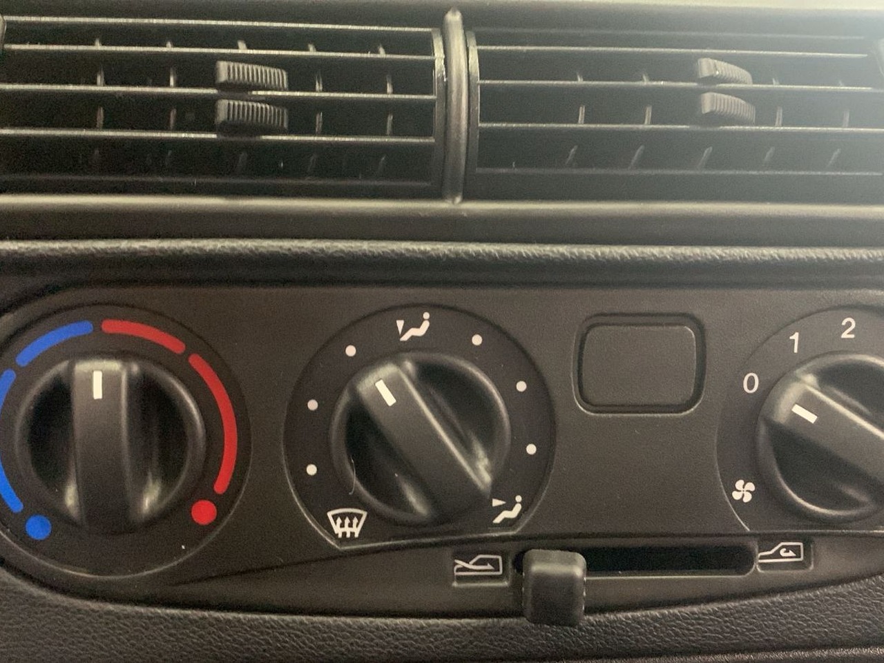 Легковой автотранспорт - LADA Niva Travel 1.7 MT (83 л.с.) 4WD