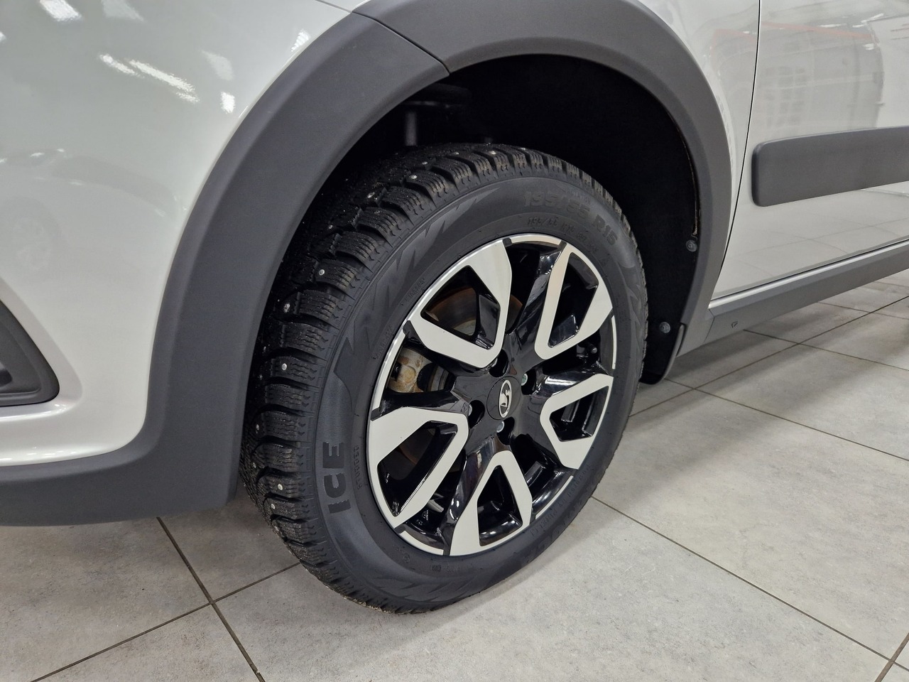 Легковой автотранспорт - LADA Granta Cross 1.6 MT (106 л.с.)