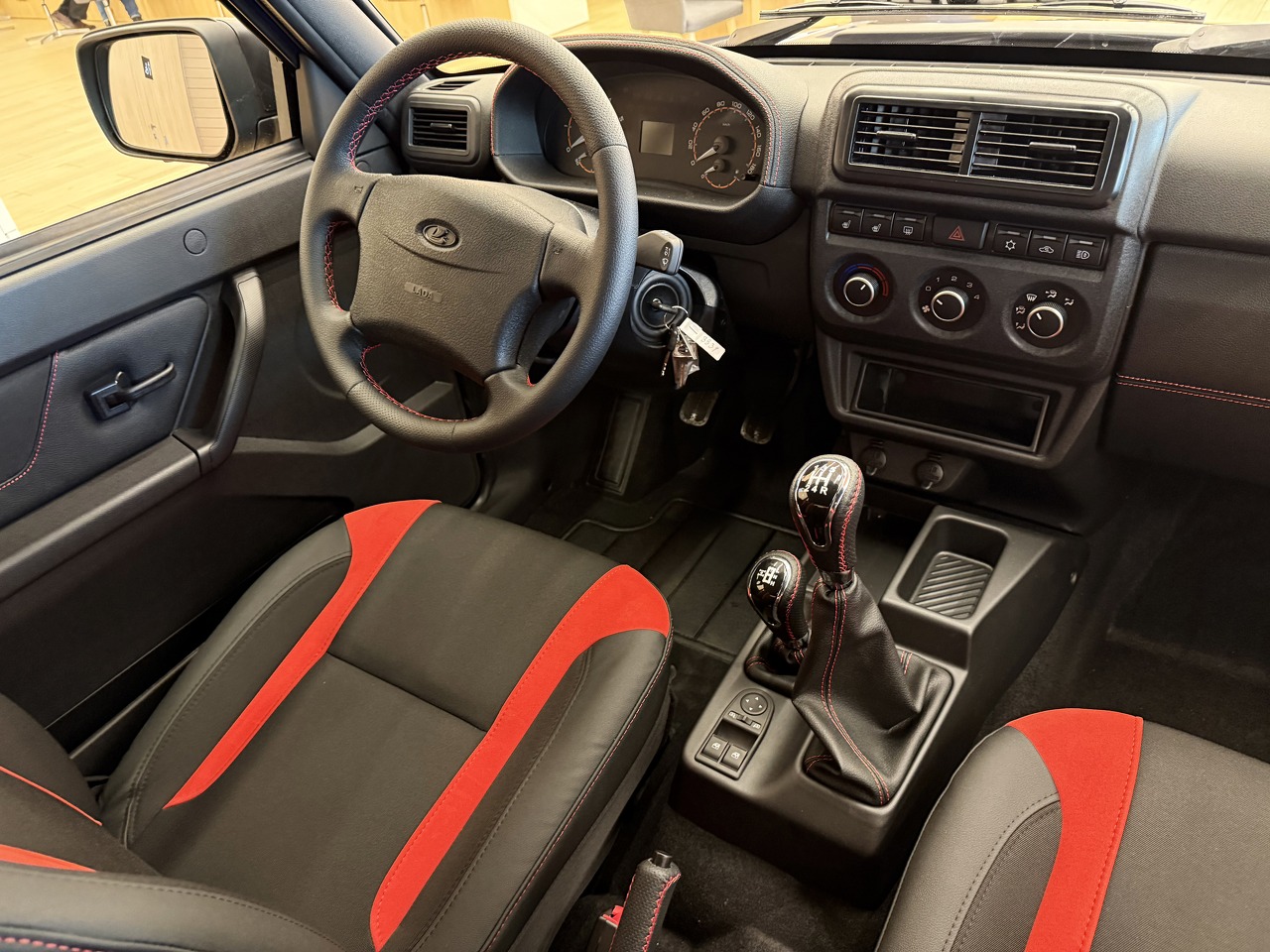 Легковой автотранспорт - LADA Niva Legend Sport 1.6 MT (122 л.с.) 4WD