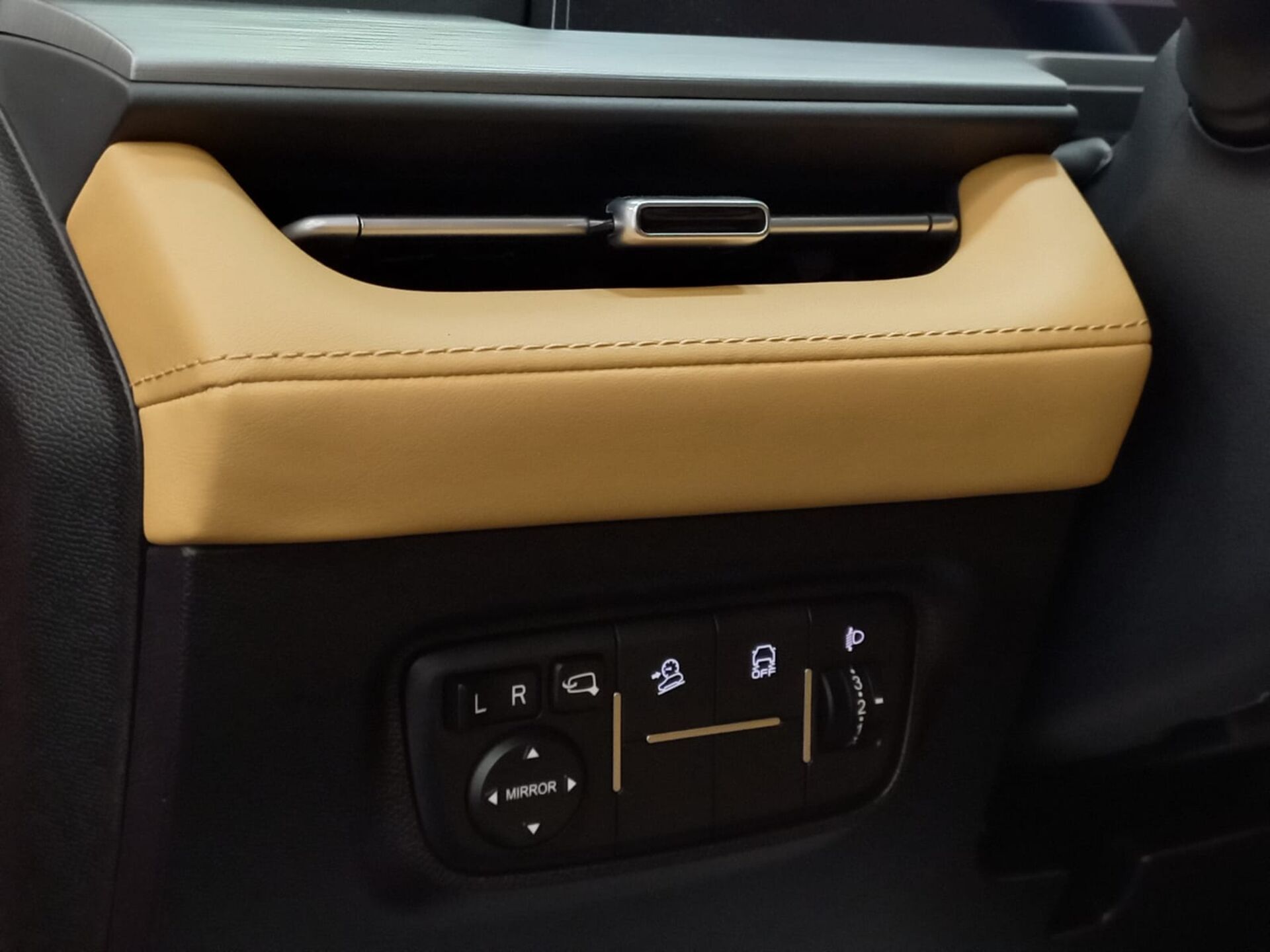 Легковой автотранспорт - CHANGAN Hunter Plus 2.0 AT (226 л.с.) 4WD