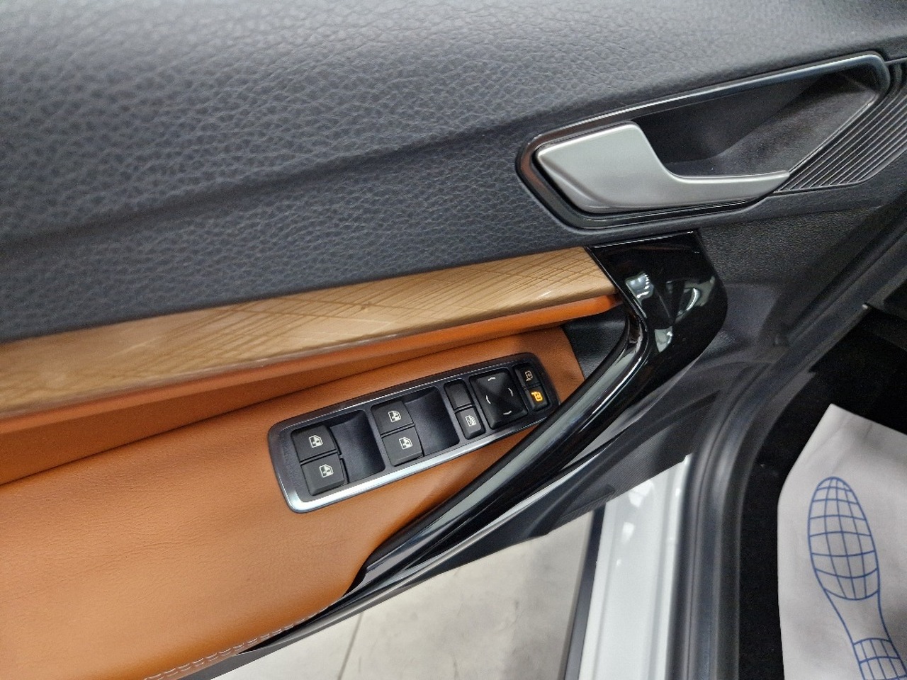 Легковой автотранспорт - Vesta SW Cross 1.8 CVT (122 л.с.)