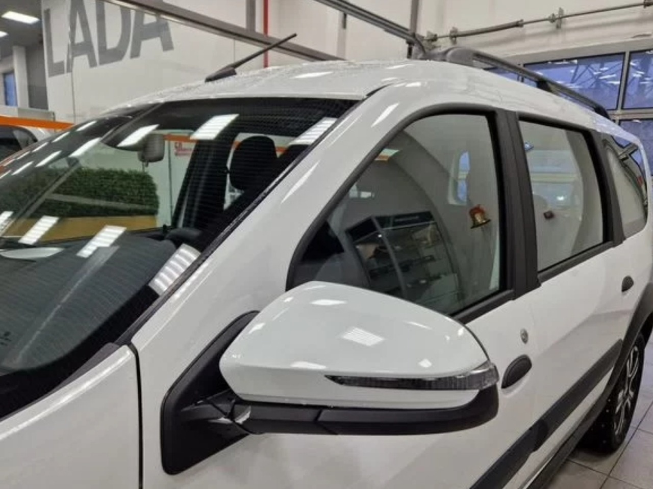 Легковой автотранспорт - LADA Largus Cross 1.6 MT (106 л.с.)