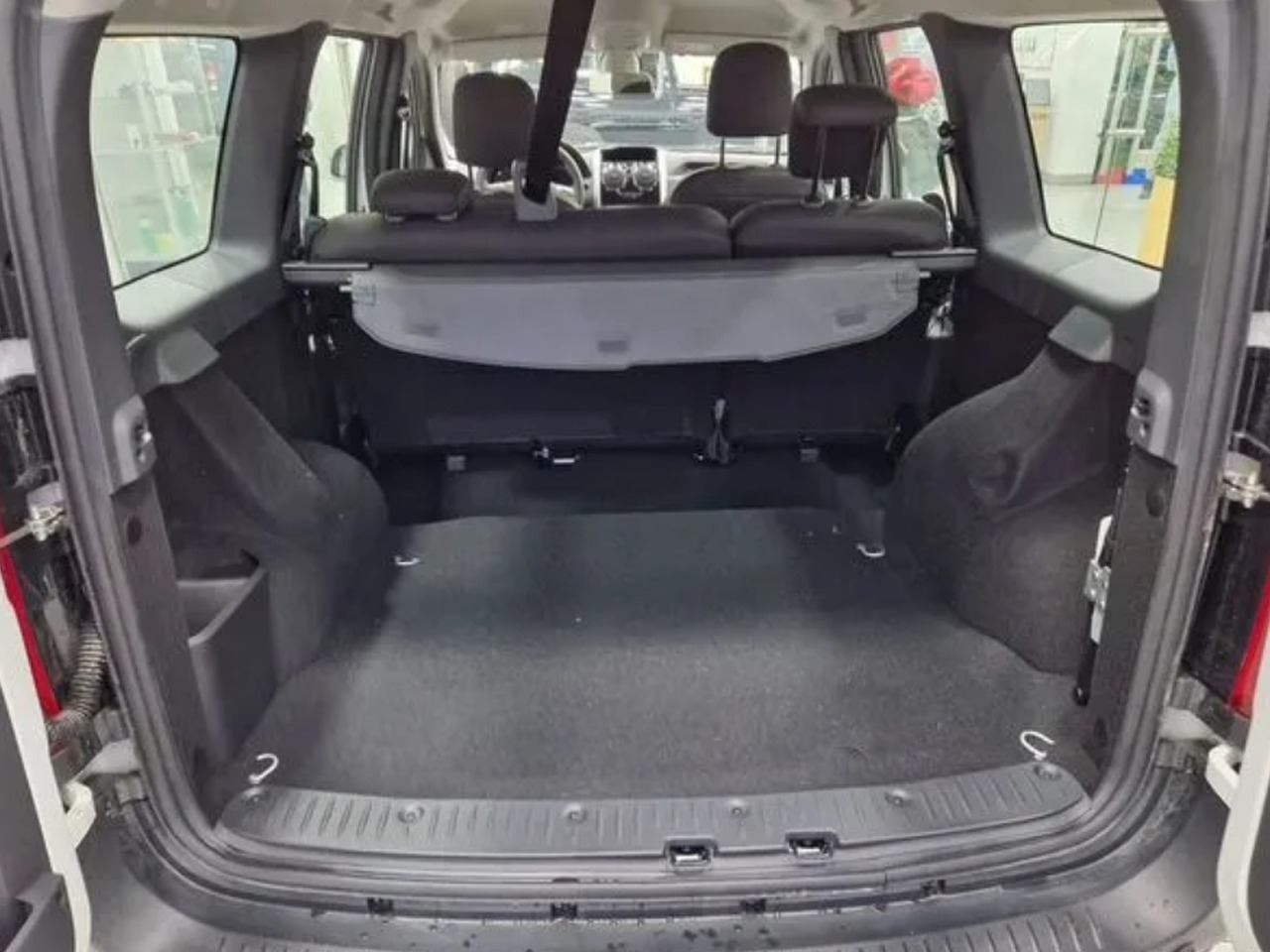 Легковой автотранспорт - LADA Largus Cross 1.6 MT (106 л.с.)