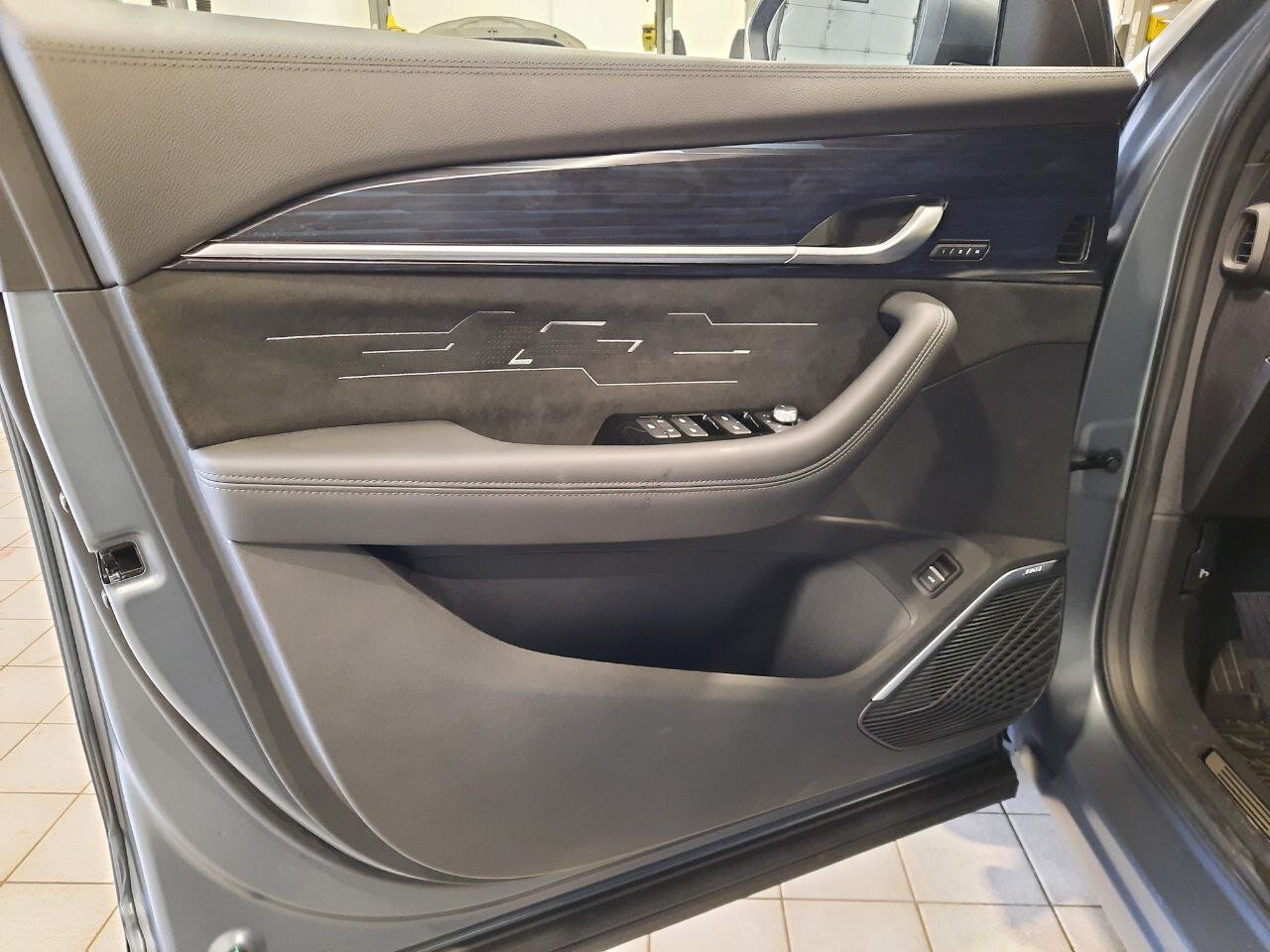 Легковой автотранспорт - GEELY Monjaro 