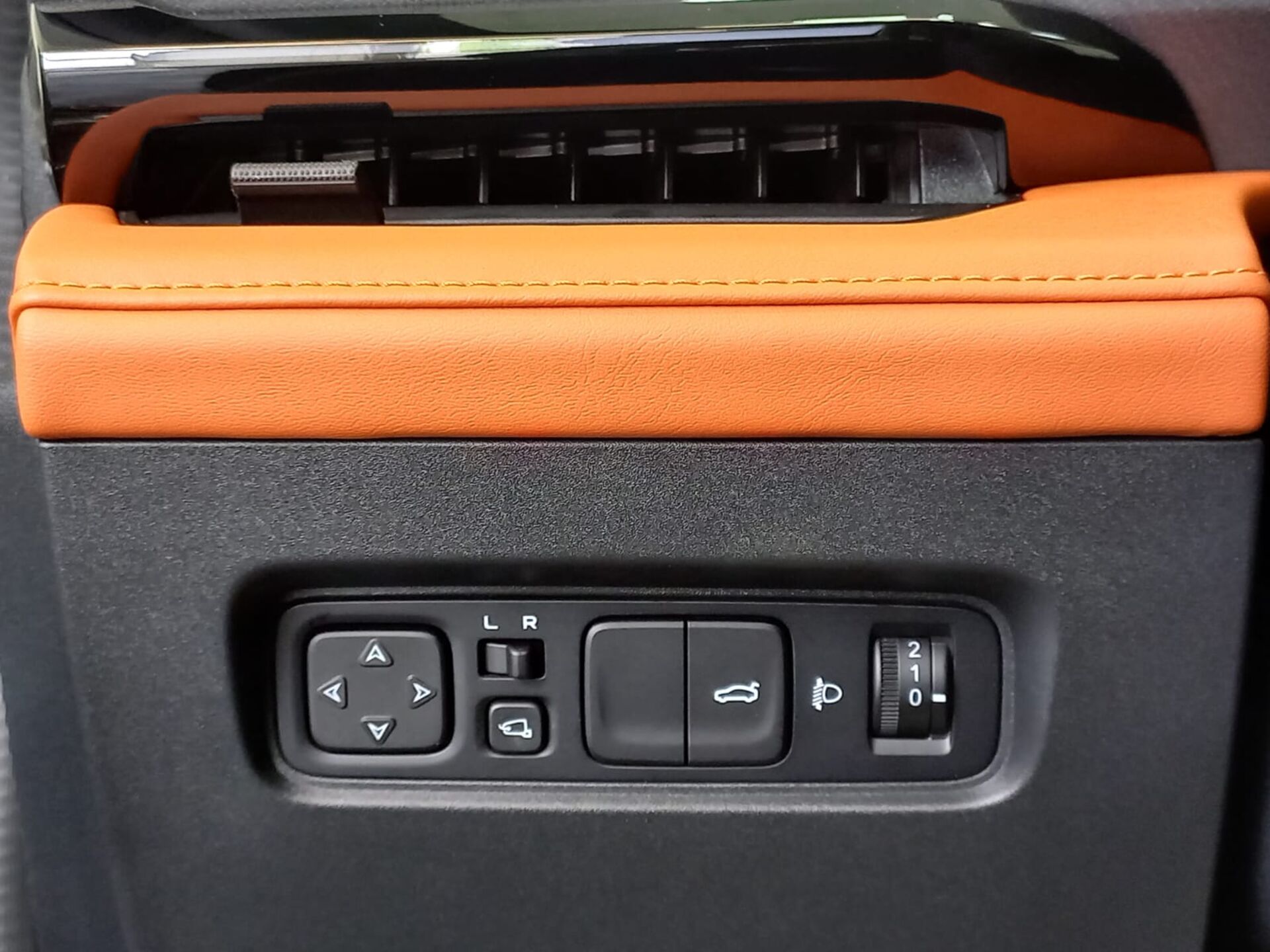 Легковой автотранспорт - CHANGAN UNI-V 1.5 AMT (181 л.с.)