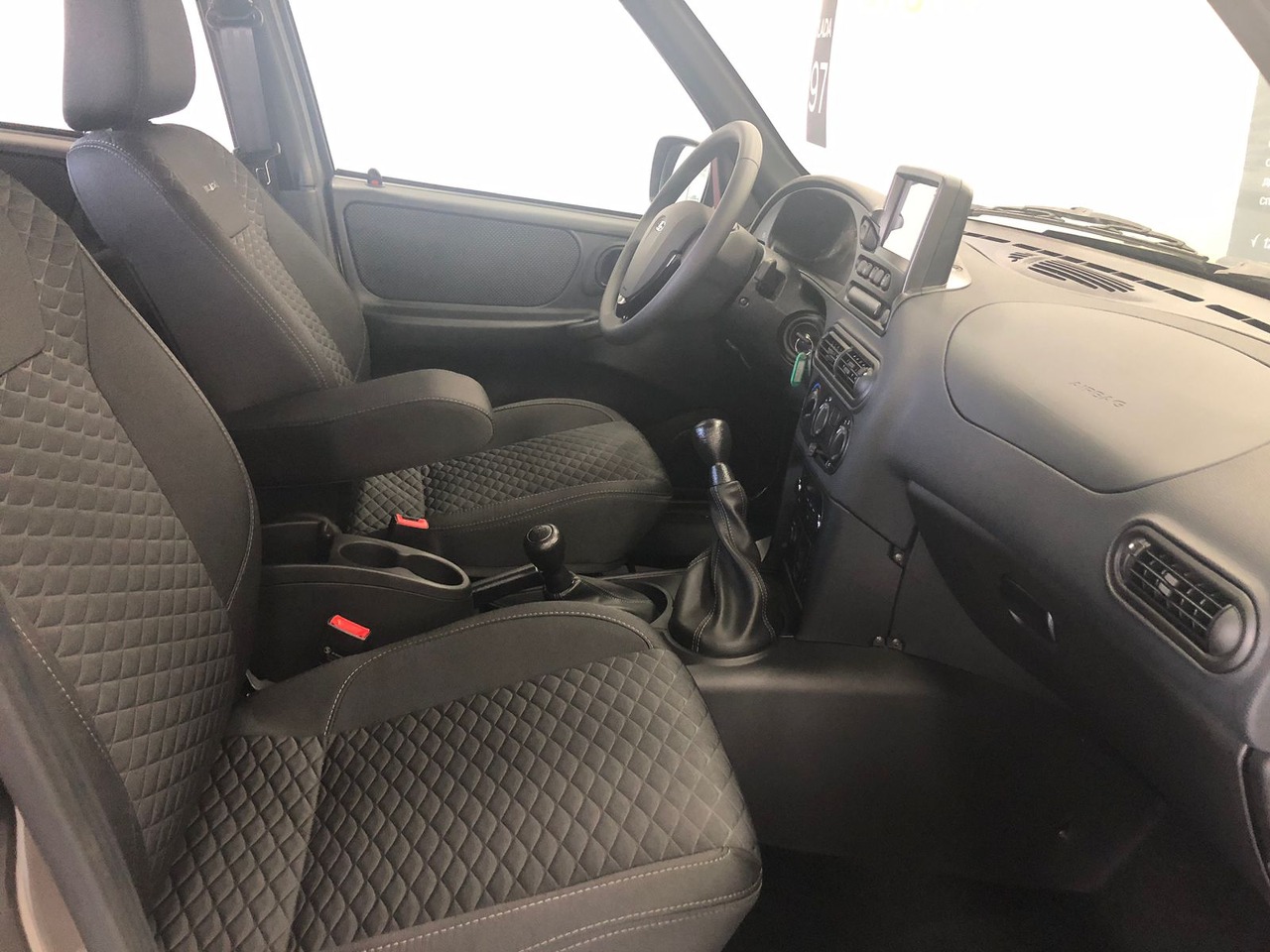 Легковой автотранспорт - LADA Niva Travel 1.7 MT (83 л.с.) 4WD