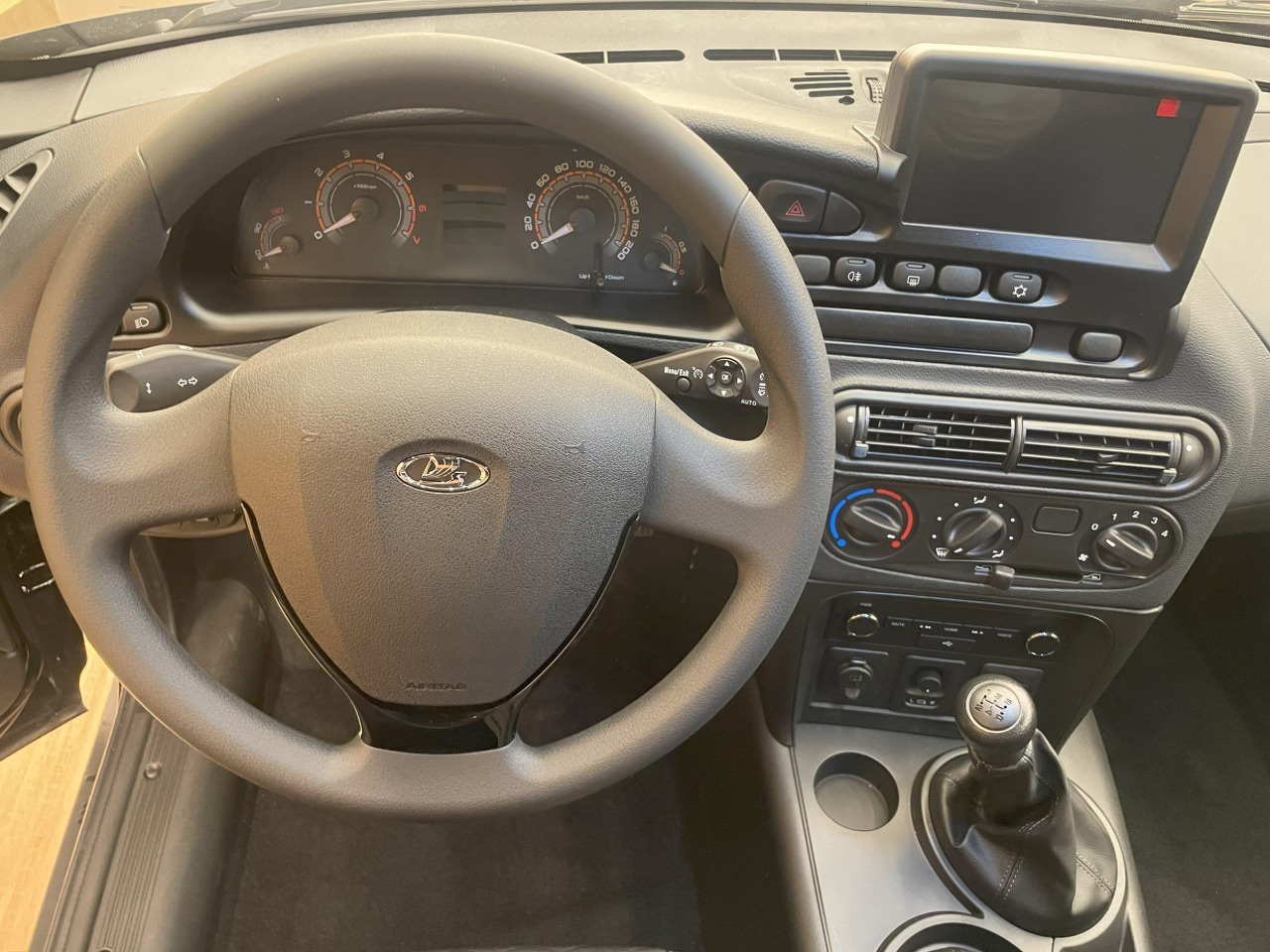 Легковой автотранспорт - LADA Niva Travel 1.7 MT (83 л.с.) 4WD