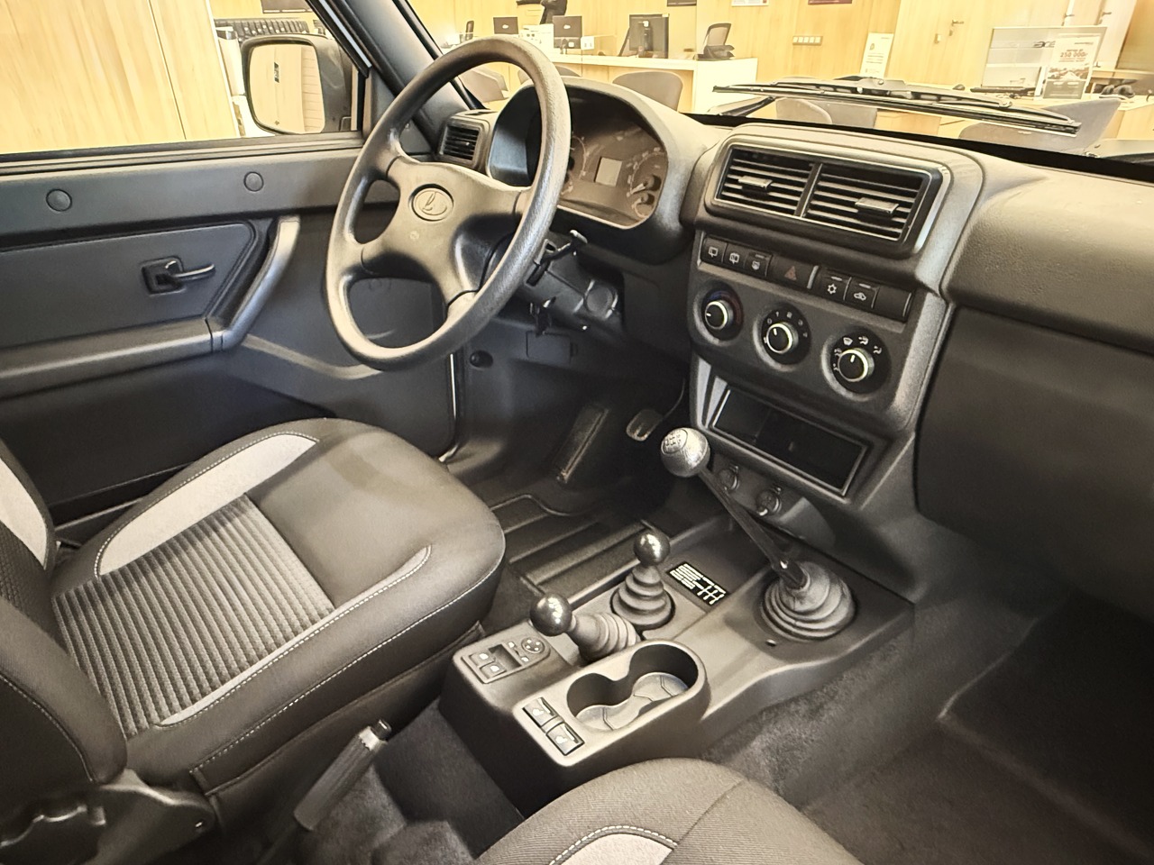 Легковой автотранспорт - LADA Niva Legend 1.7 MT (83 л.с.) 4WD