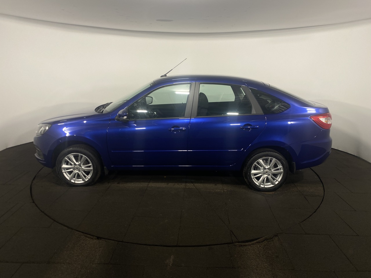 Легковой автотранспорт - LADA Granta 1.6 MT (90 л.с.)