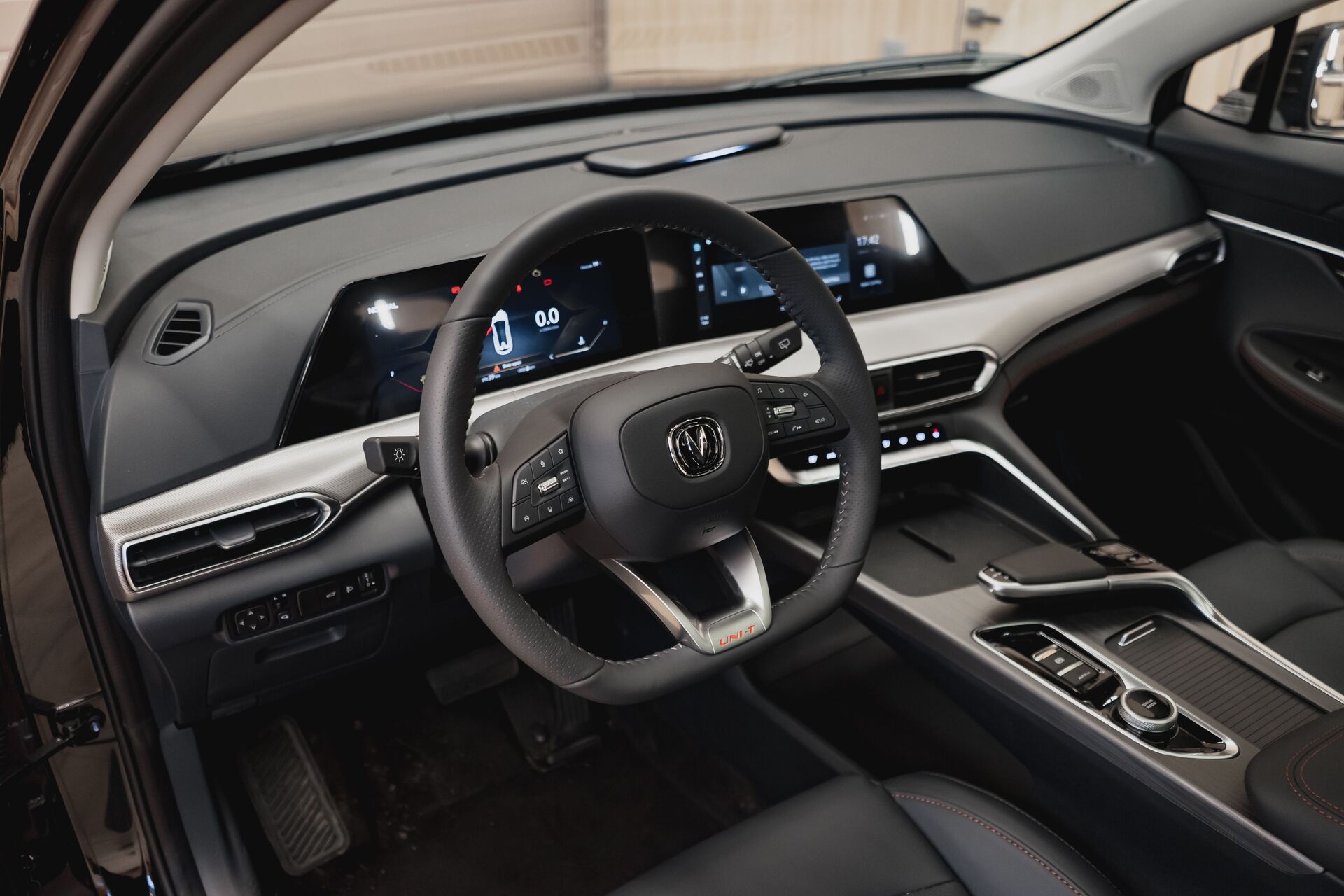 Легковой автотранспорт - CHANGAN UNI-T 1.5 AMT (167 л.с.)