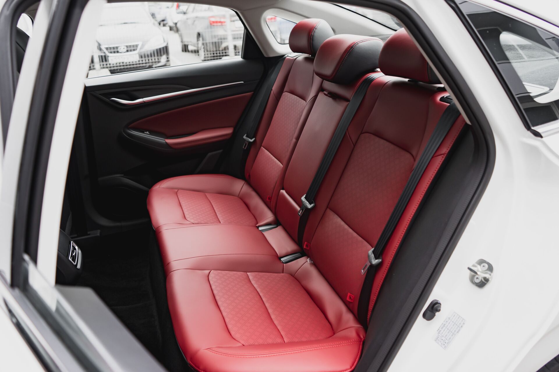 Легковой автотранспорт - CHANGAN Eado Plus 1.4 AMT (155 л.с.)