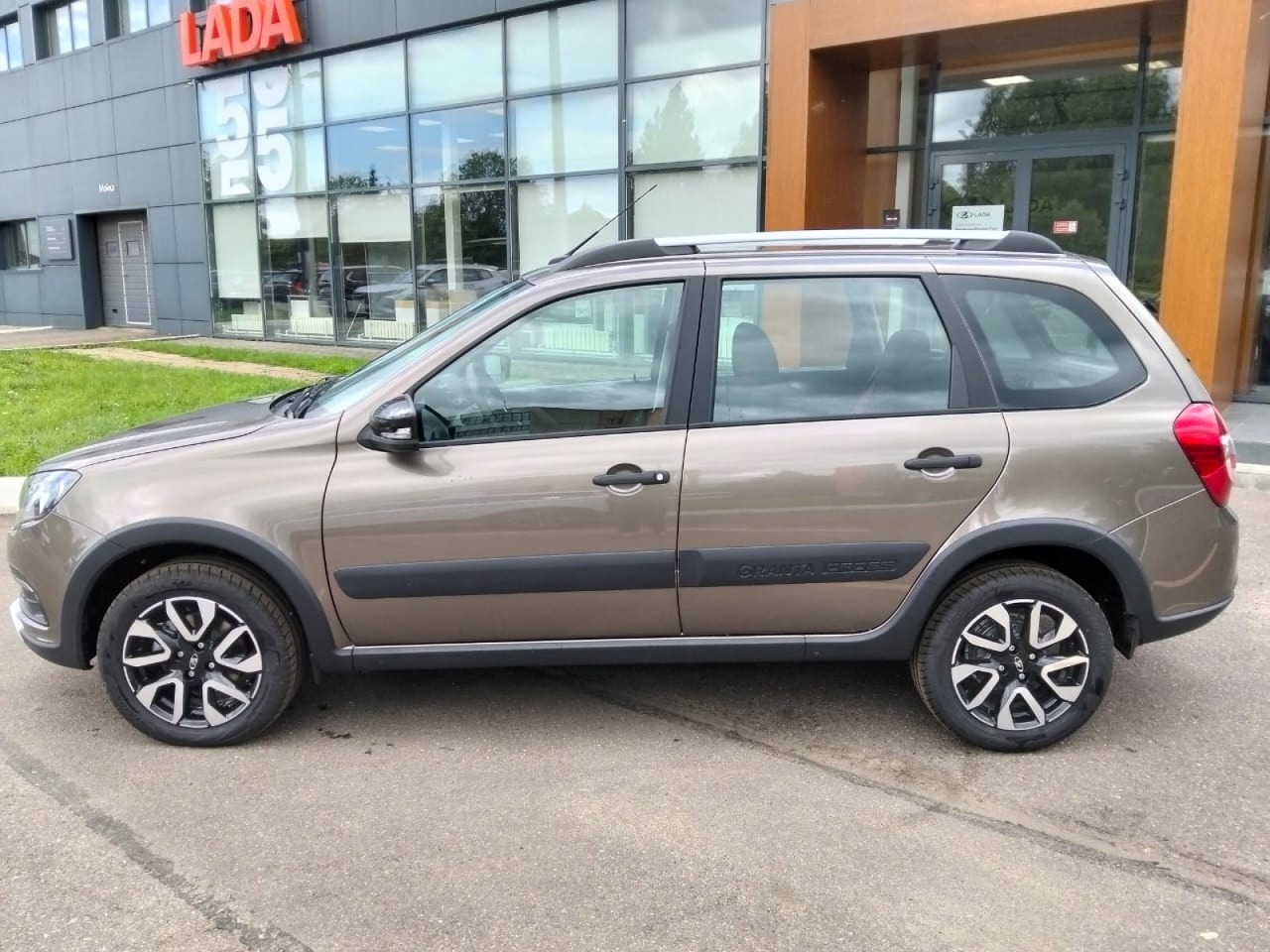 Легковой автотранспорт - LADA Granta Cross 1.6 MT (106 л.с.)