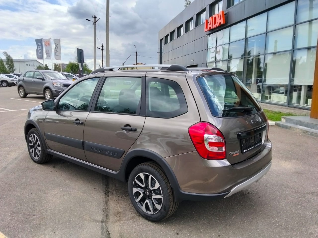 Легковой автотранспорт - LADA Granta Cross 1.6 MT (106 л.с.)