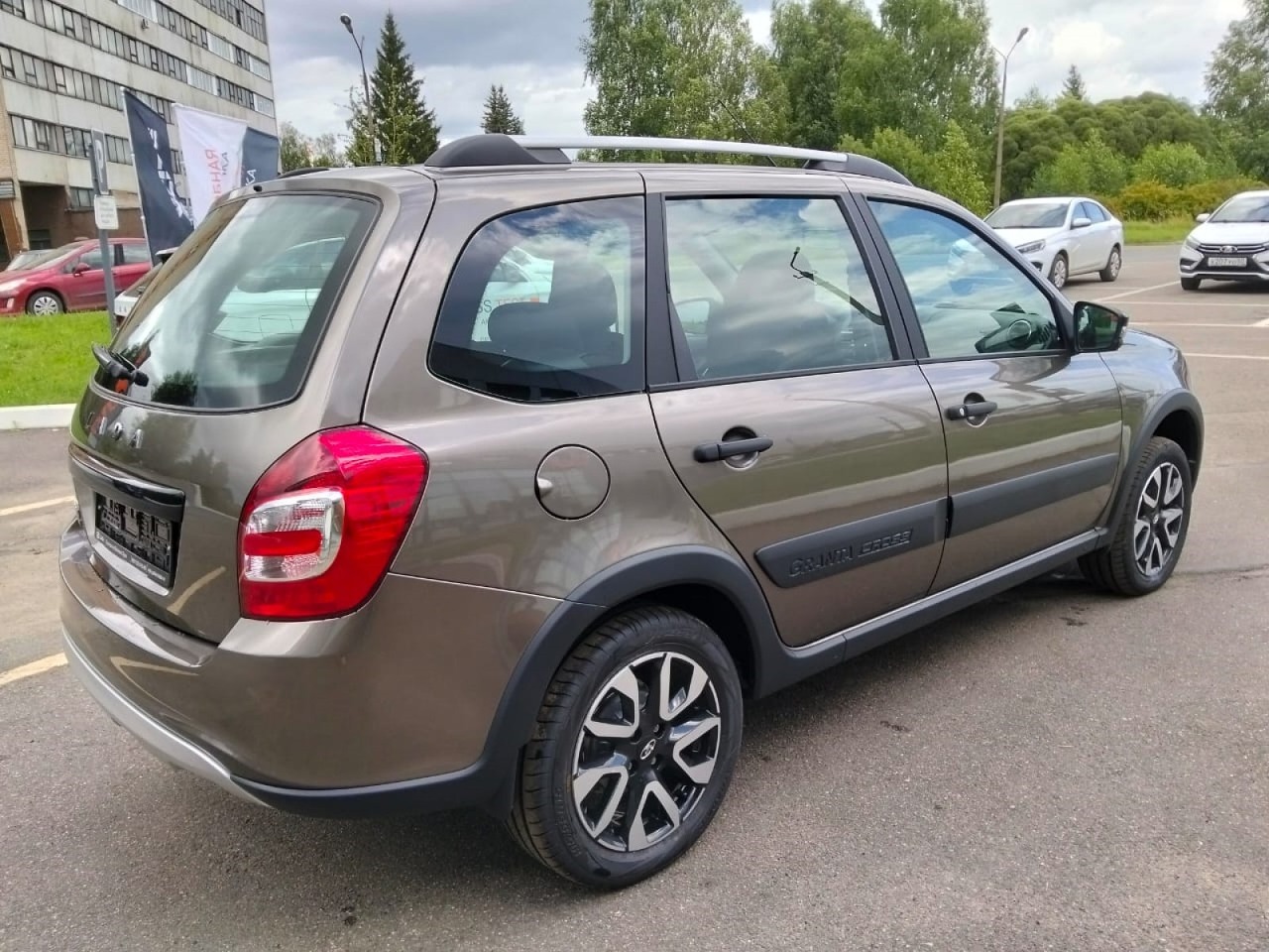 Легковой автотранспорт - LADA Granta Cross 1.6 MT (106 л.с.)