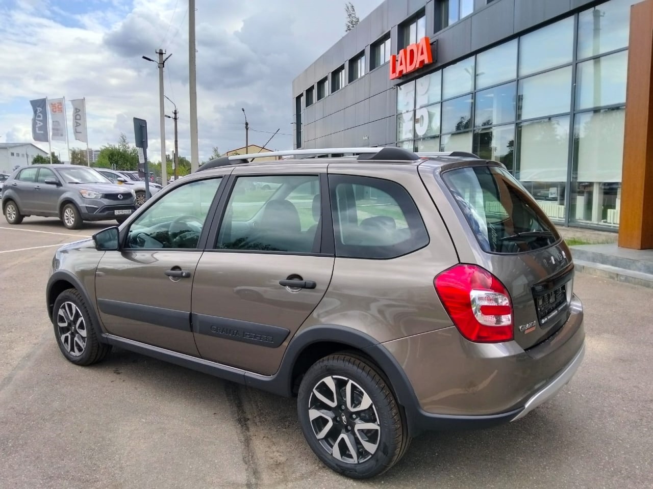 Легковой автотранспорт - LADA Granta Cross 1.6 MT (106 л.с.)