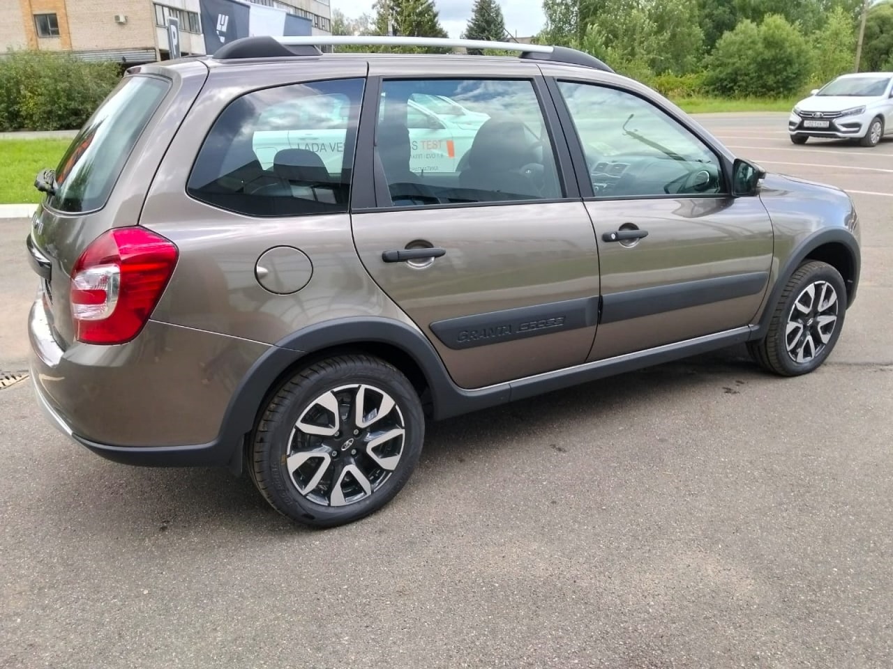 Легковой автотранспорт - LADA Granta Cross 1.6 MT (106 л.с.)