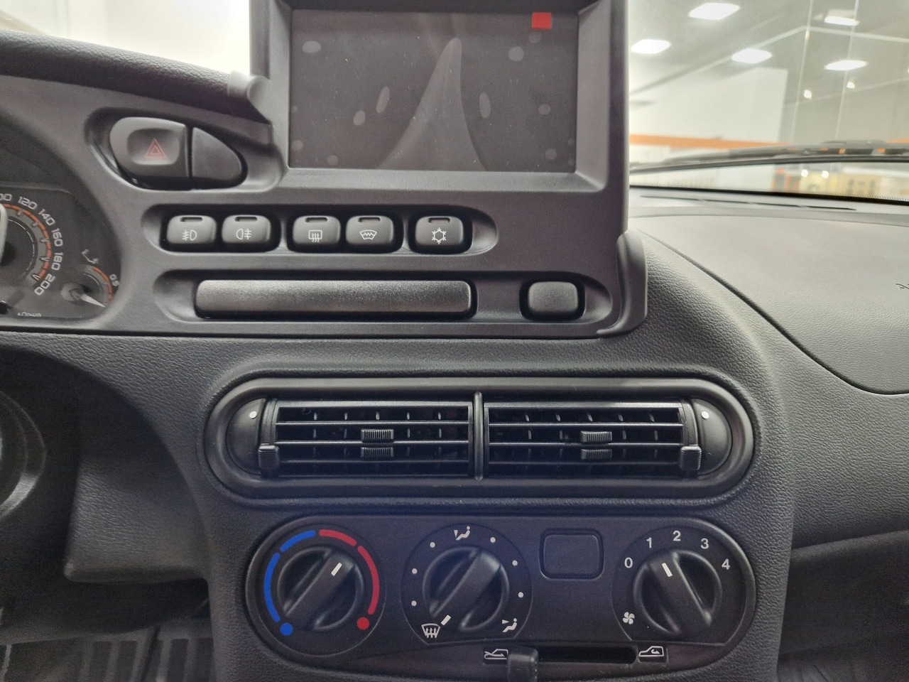 Легковой автотранспорт - LADA Niva Travel 1.7 MT (83 л.с.) 4WD