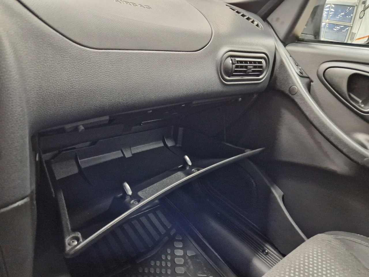 Легковой автотранспорт - LADA Niva Travel 1.7 MT (83 л.с.) 4WD