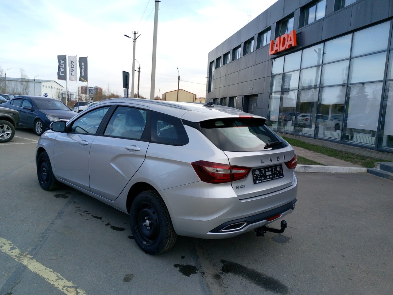 Легковой автотранспорт - LADA Vesta SW 1.6 MT (106 л.с.)