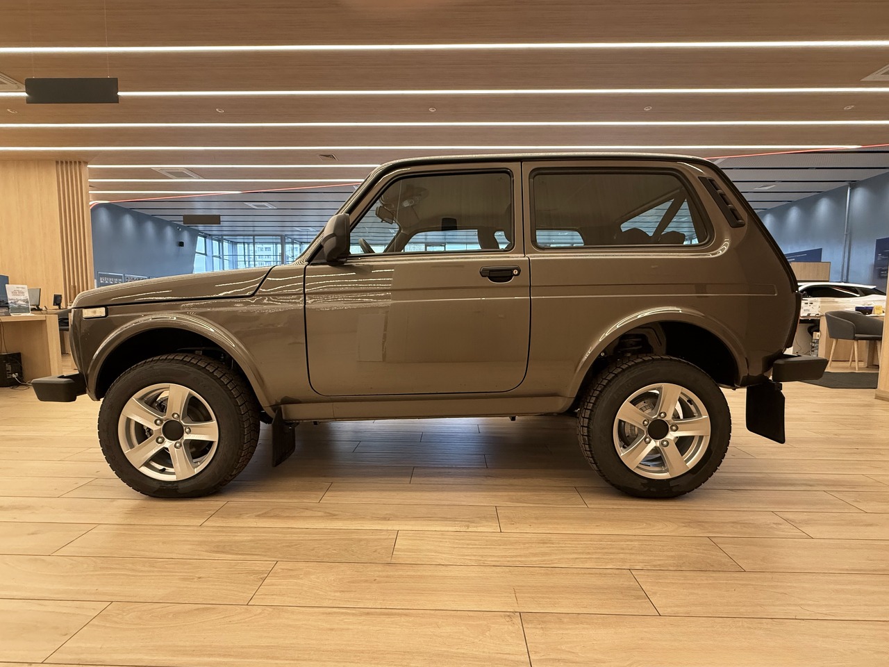 Легковой автотранспорт - LADA Niva Legend 1.7 MT (83 л.с.) 4WD