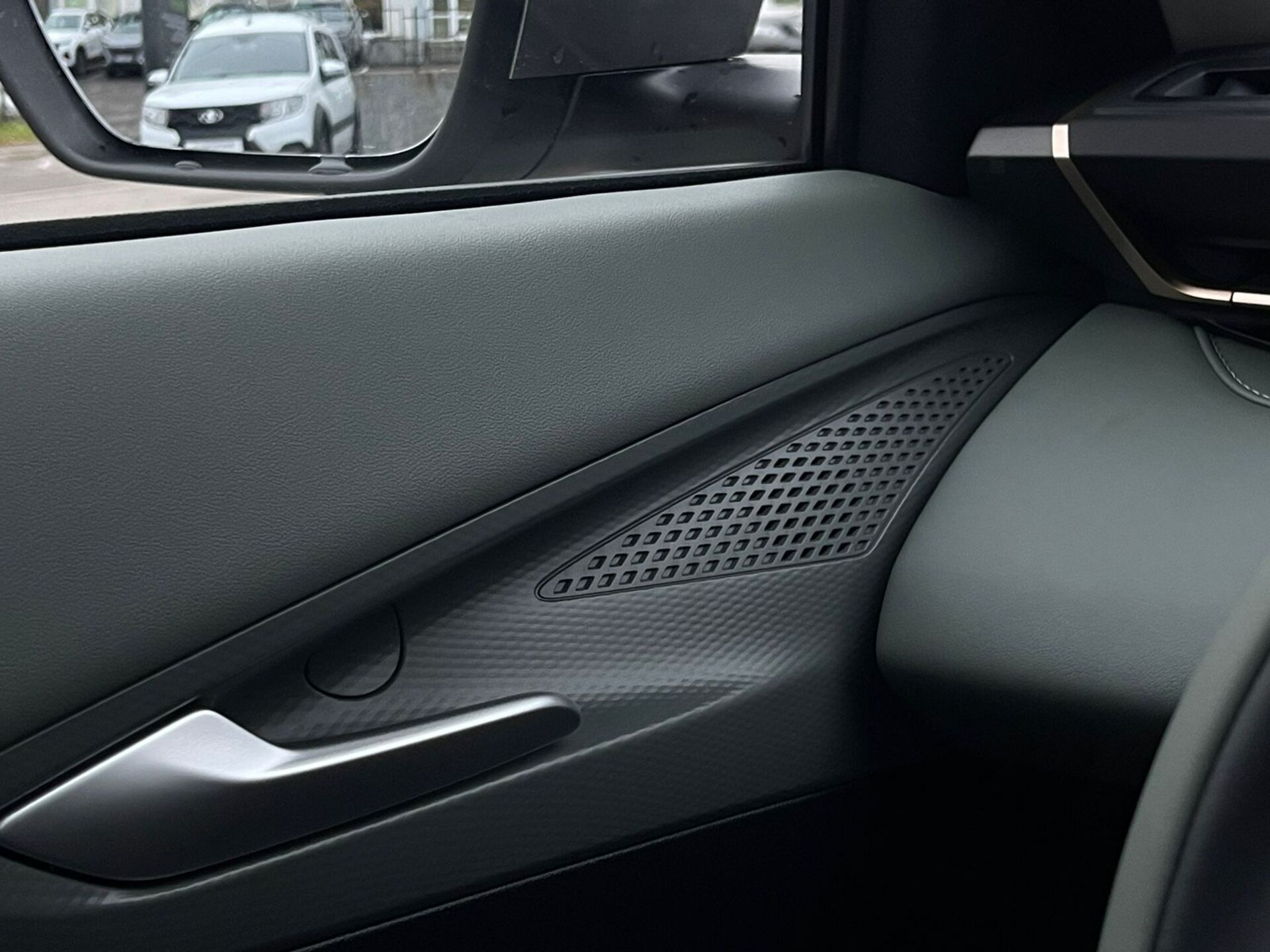 Легковой автотранспорт - CHANGAN Lamore 1.5 AMT (180 л.с.)