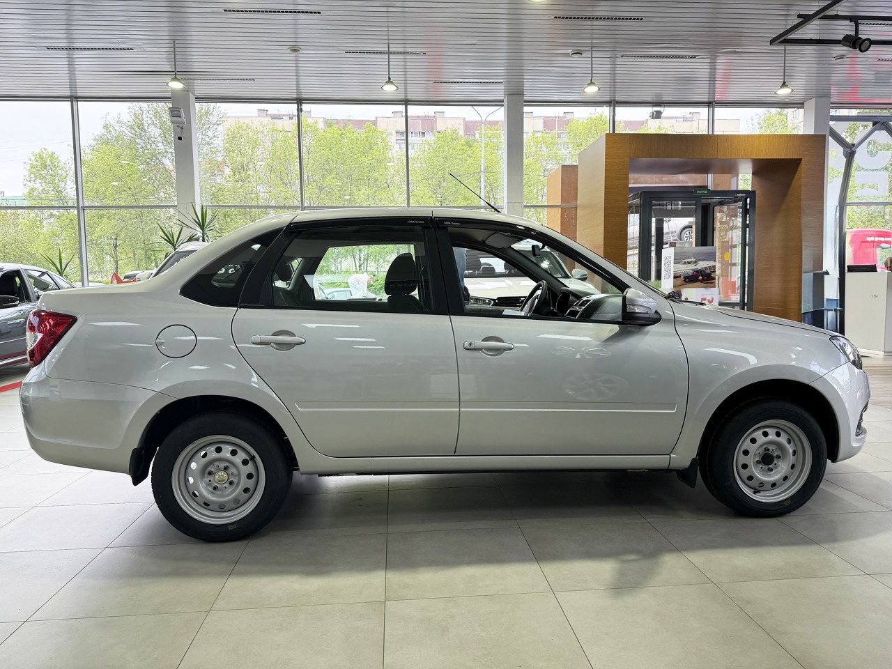 Легковой автотранспорт - LADA Granta 1.6 MT (90 л.с.)