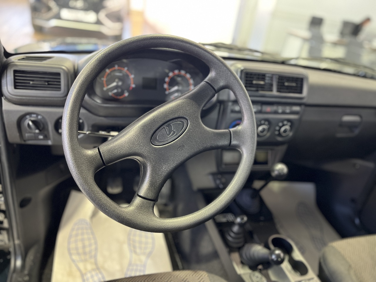 Легковой автотранспорт - Niva Legend 1.7 MT (83 л.с.) 4WD