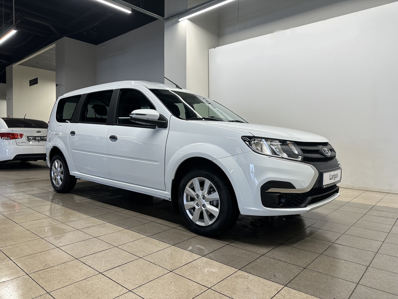 Легковой автотранспорт - LADA Largus 1.6 MT (90 л.с.)