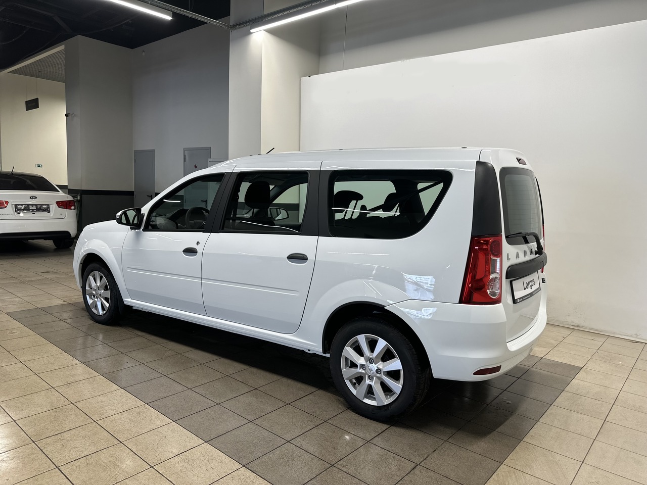 Легковой автотранспорт - LADA Largus 1.6 MT (90 л.с.)