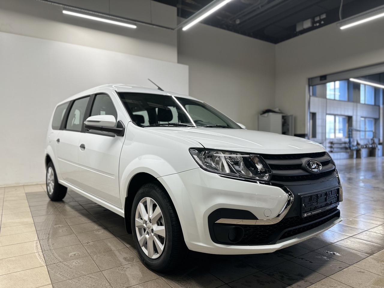 Легковой автотранспорт - LADA Largus 1.6 MT (90 л.с.)