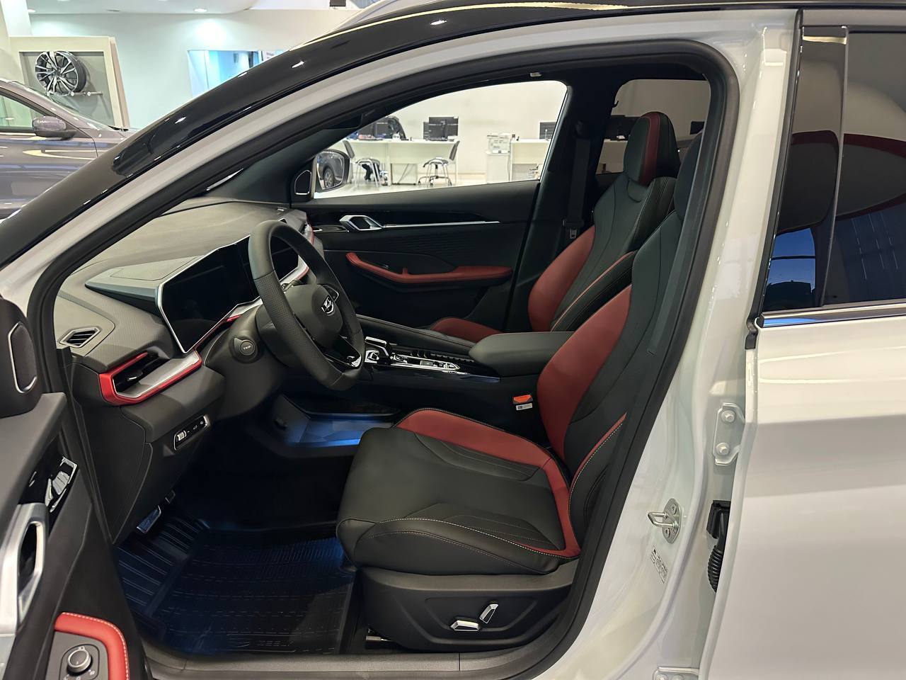 Легковой автотранспорт - GEELY Coolray 