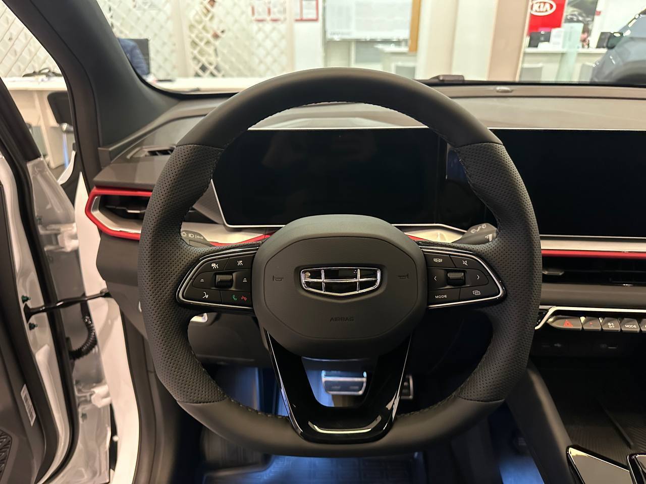 Легковой автотранспорт - GEELY Coolray 