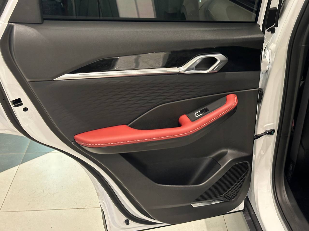Легковой автотранспорт - GEELY Coolray 