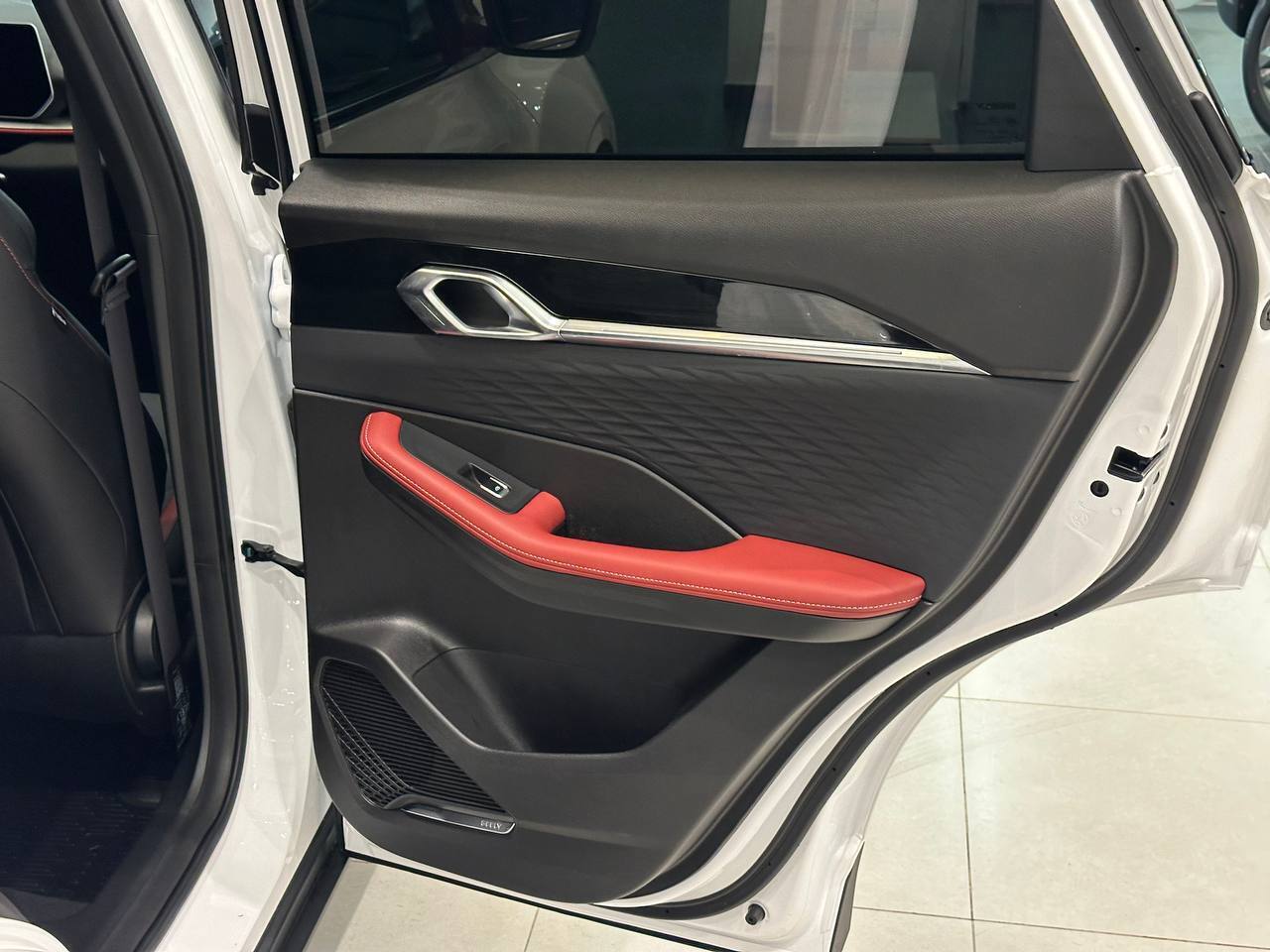 Легковой автотранспорт - GEELY Coolray 