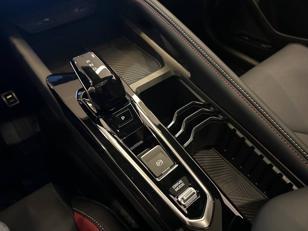 Легковой автотранспорт - GEELY Coolray 