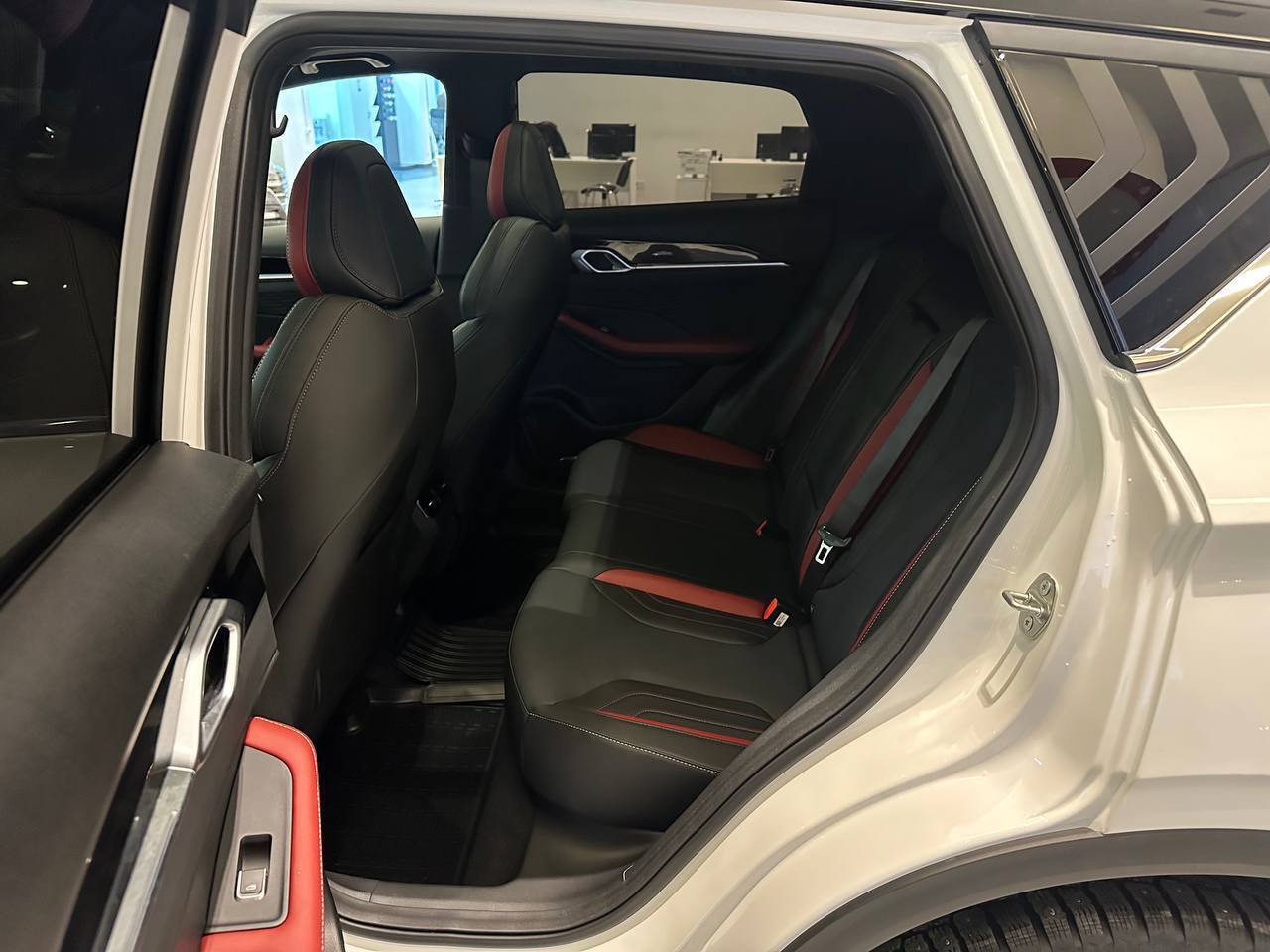 Легковой автотранспорт - GEELY Coolray 