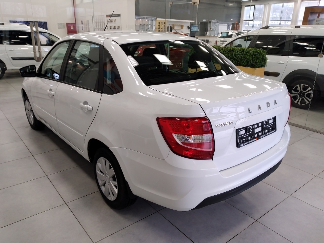 Легковой автотранспорт - LADA Granta 1.6 MT (90 л.с.)