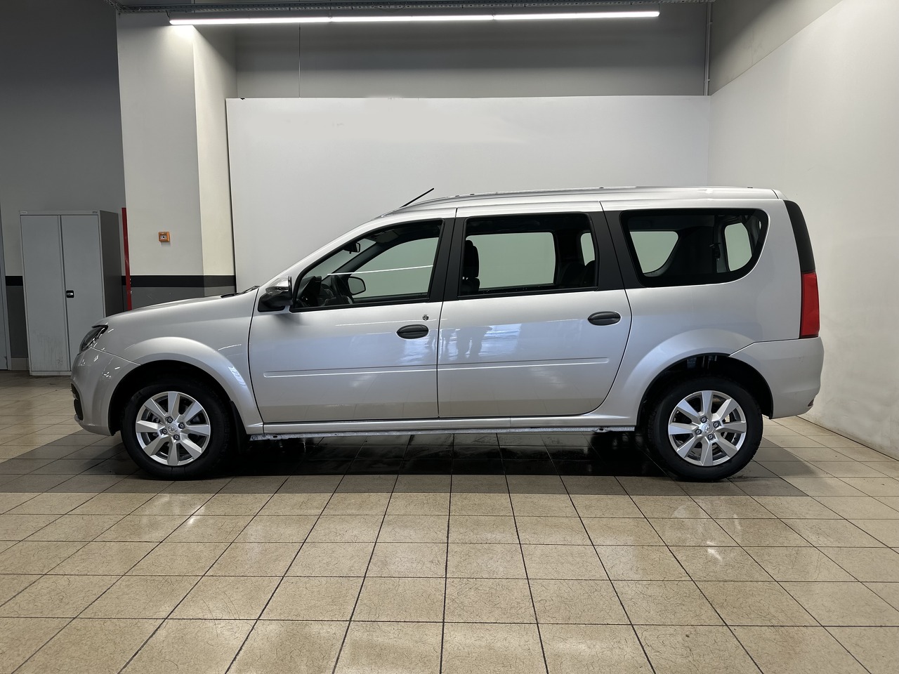 Легковой автотранспорт - LADA Largus 1.6 MT (90 л.с.)