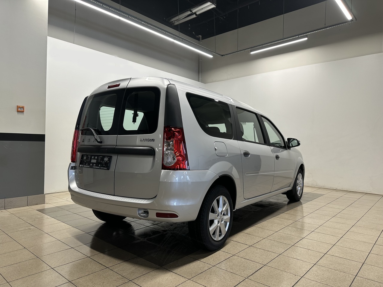 Легковой автотранспорт - LADA Largus 1.6 MT (90 л.с.)