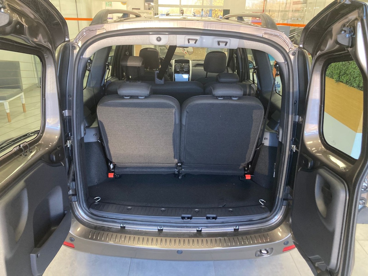 Легковой автотранспорт - LADA Largus 1.6 MT (106 л.с.)