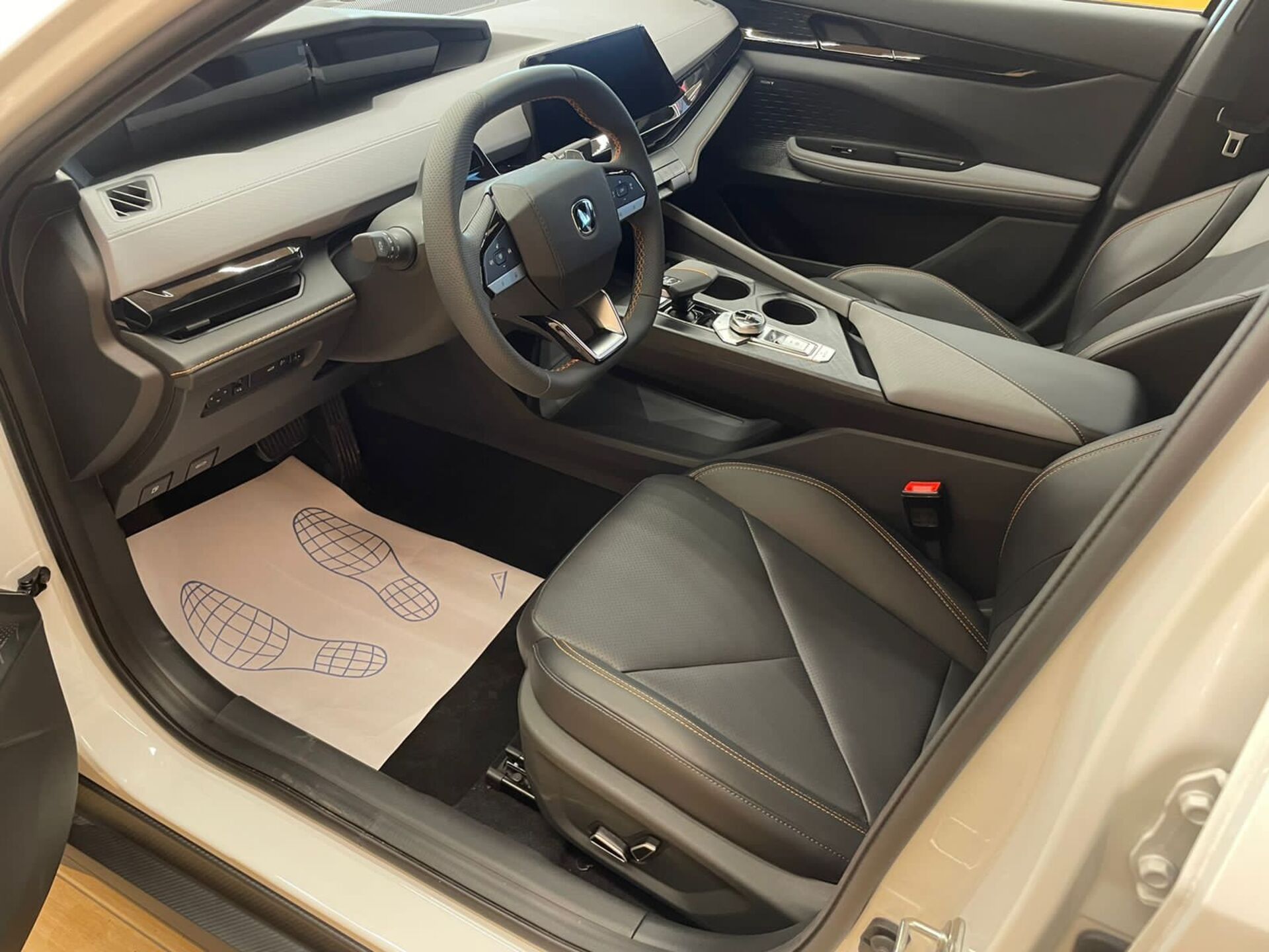 Легковой автотранспорт - CHANGAN UNI-V 1.5 AMT (181 л.с.)