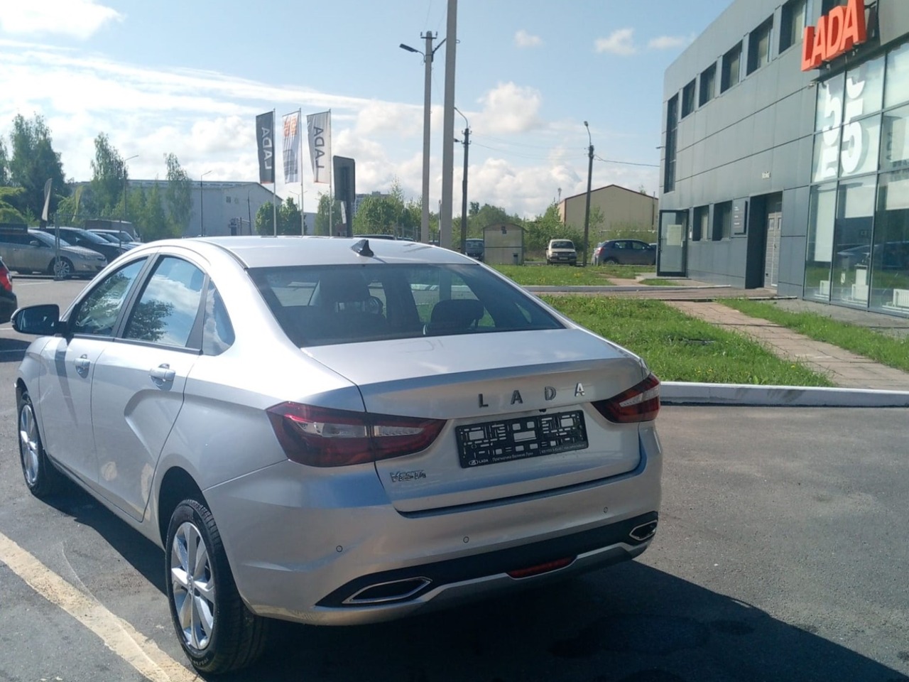 Легковой автотранспорт - LADA Vesta 1.6 CVT (106 л.с.)
