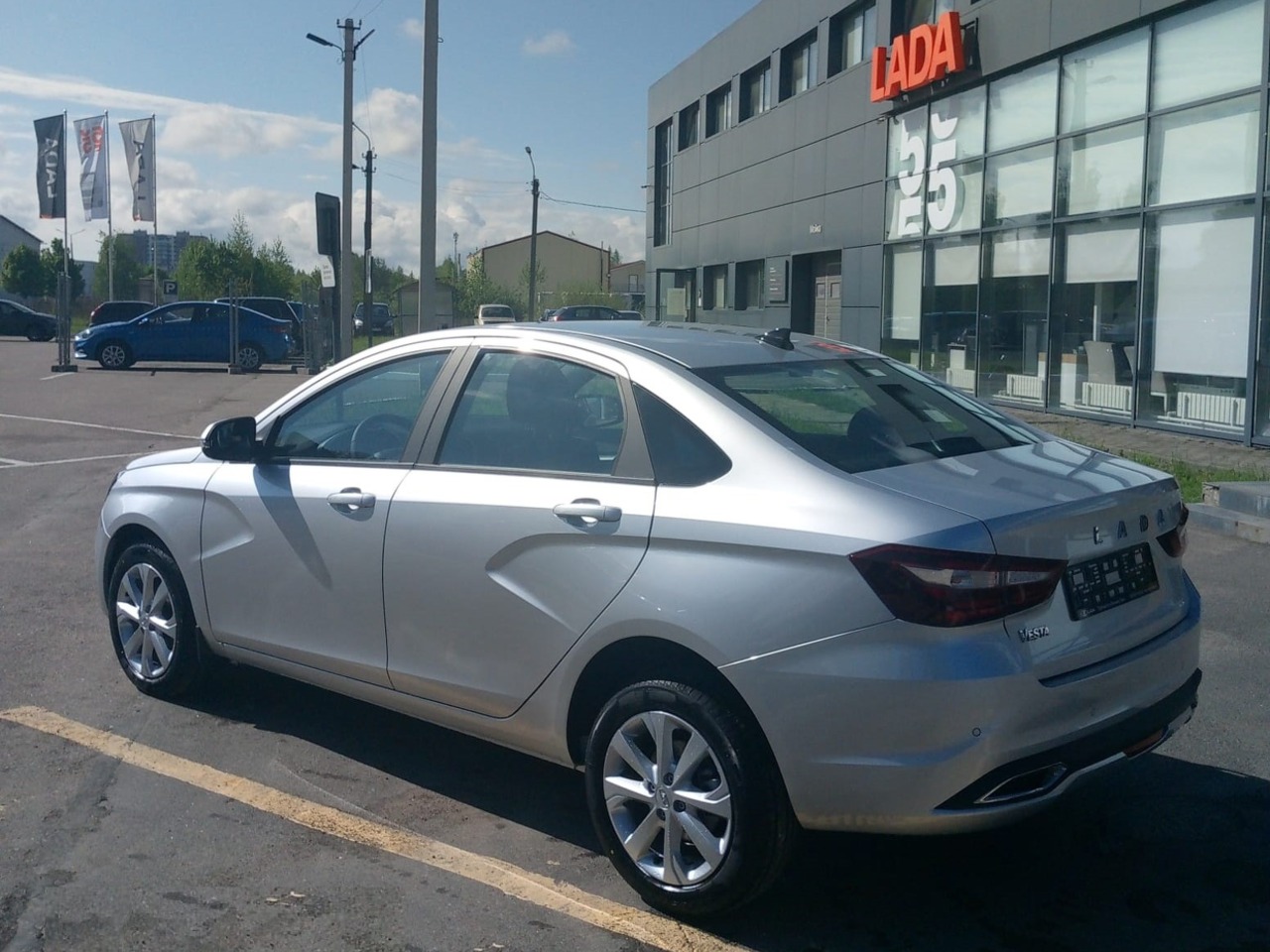 Легковой автотранспорт - LADA Vesta 1.6 CVT (106 л.с.)