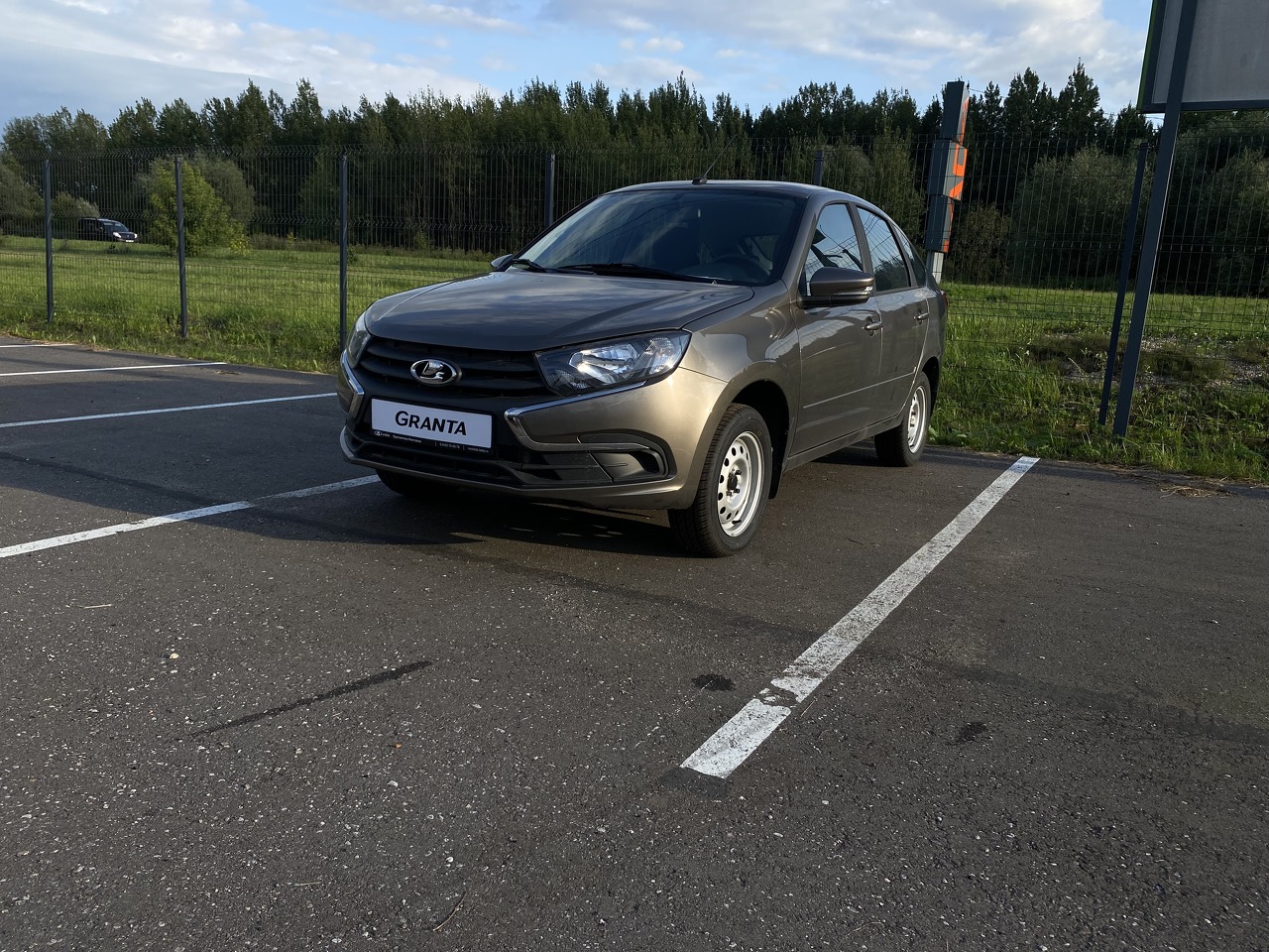 Легковой автотранспорт - LADA Granta 1.6 MT (90 л.с.)