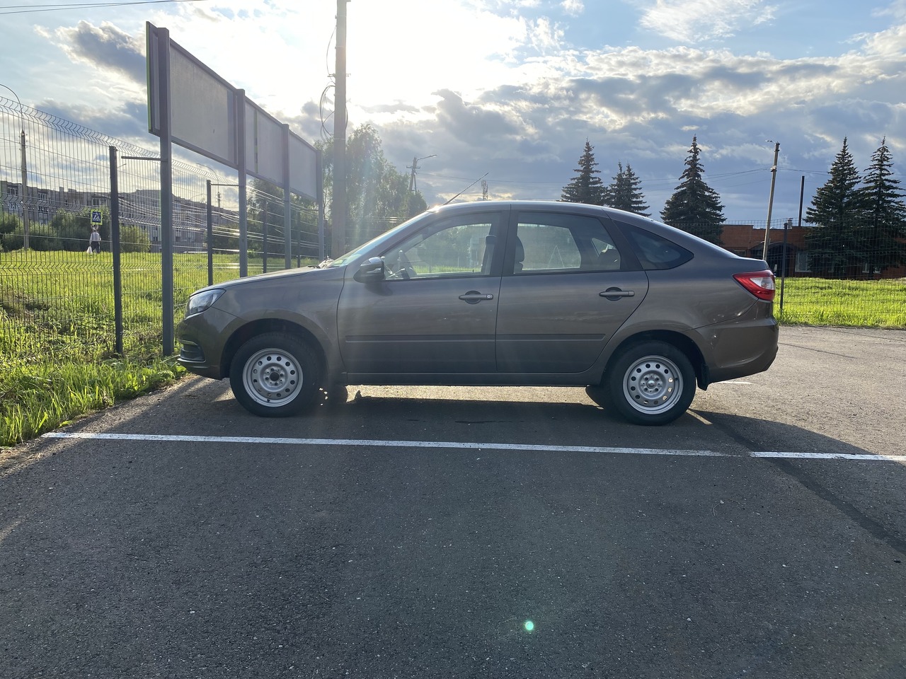 Легковой автотранспорт - LADA Granta 1.6 MT (90 л.с.)