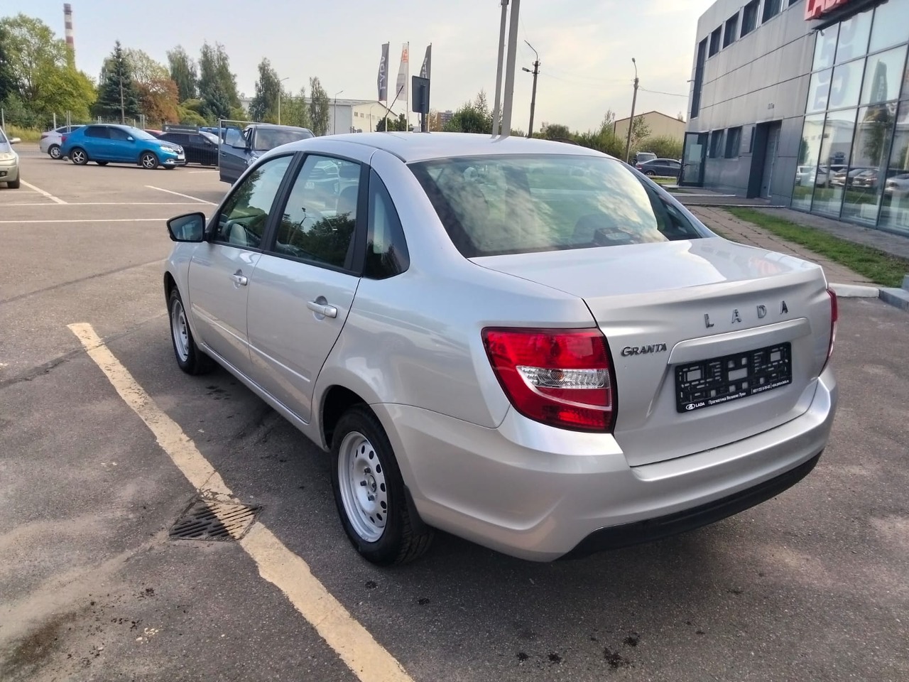 Легковой автотранспорт - LADA Granta 1.6 MT (90 л.с.)