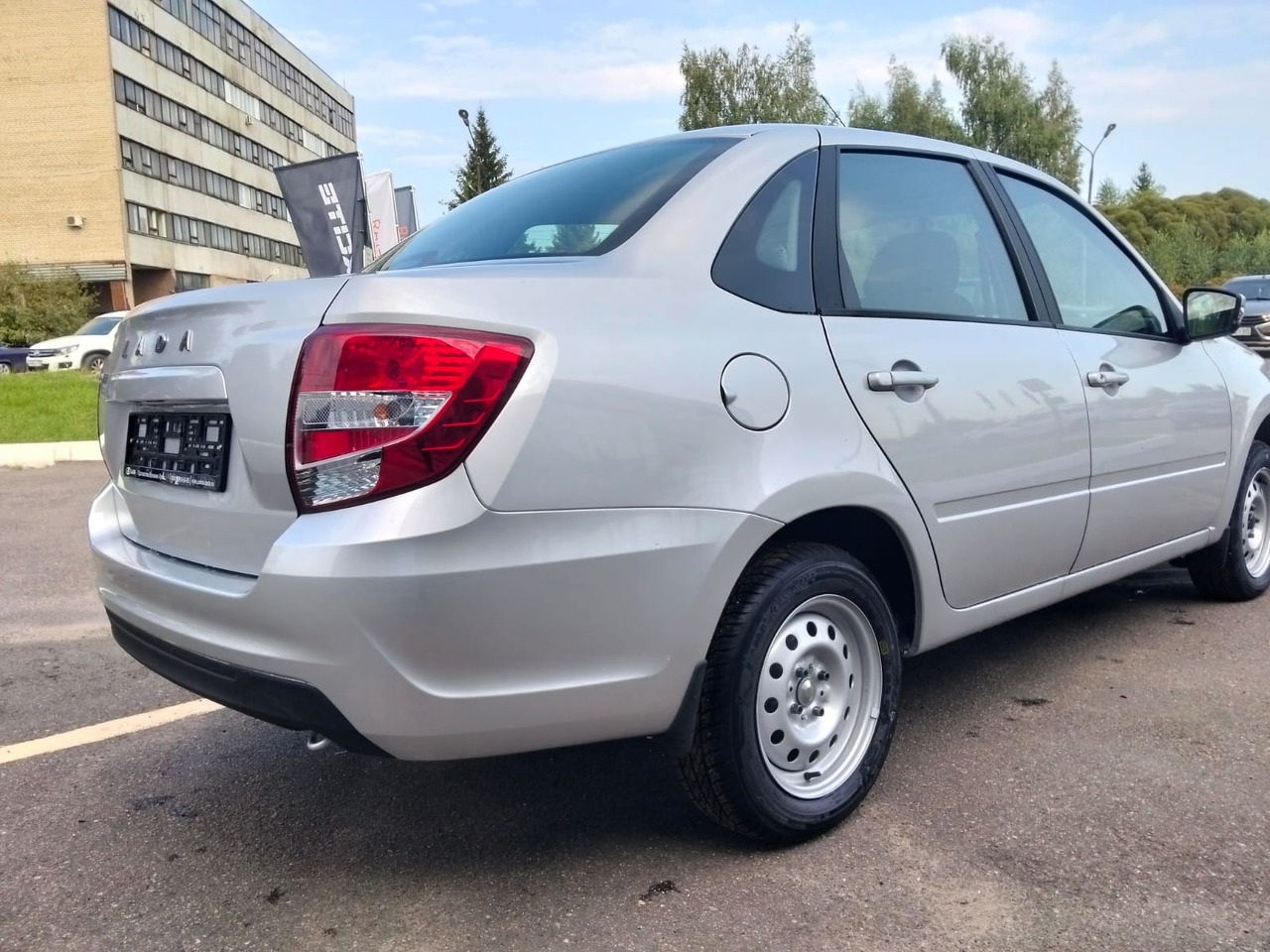 Легковой автотранспорт - LADA Granta 1.6 MT (90 л.с.)