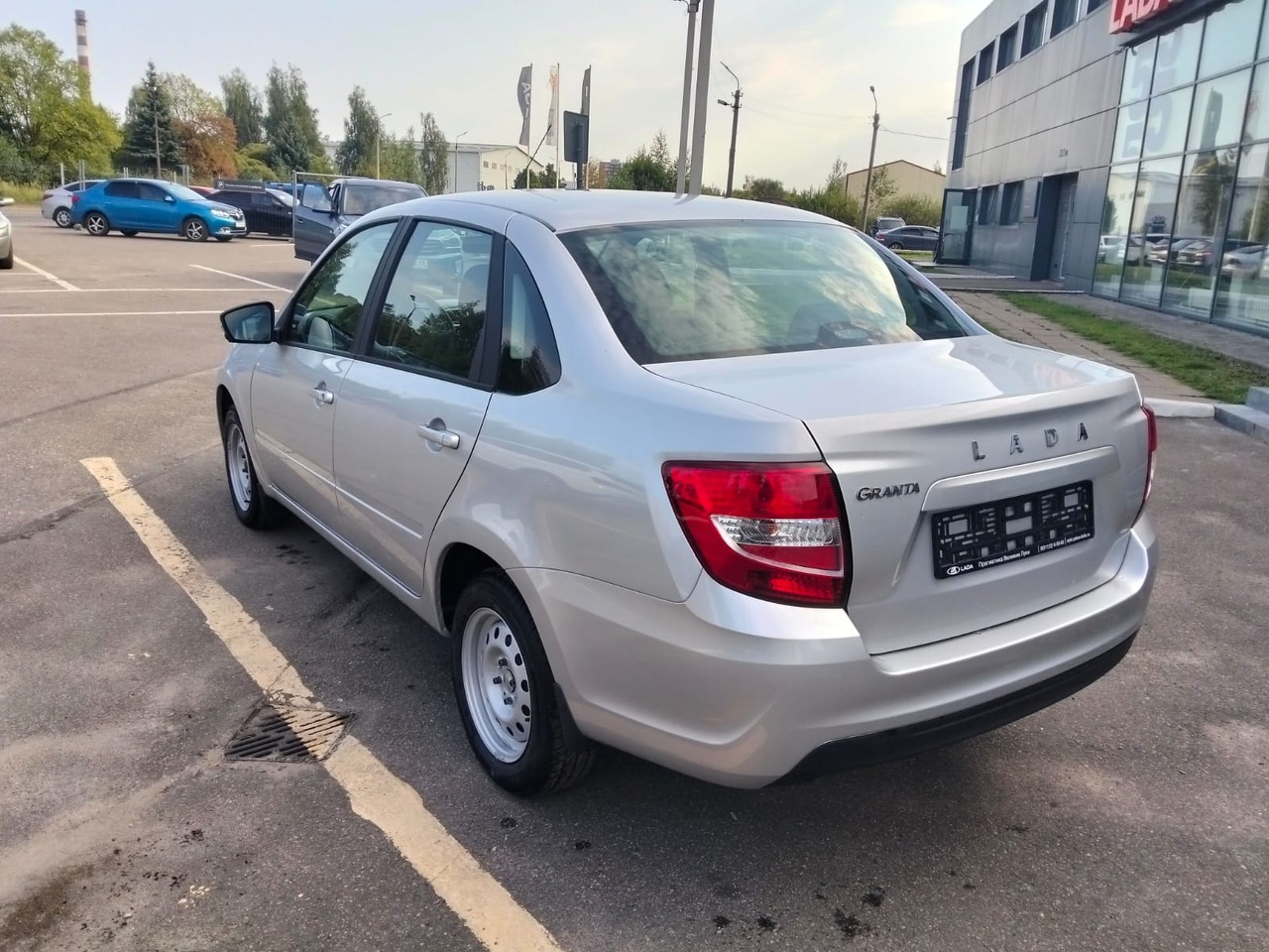 Легковой автотранспорт - LADA Granta 1.6 MT (90 л.с.)