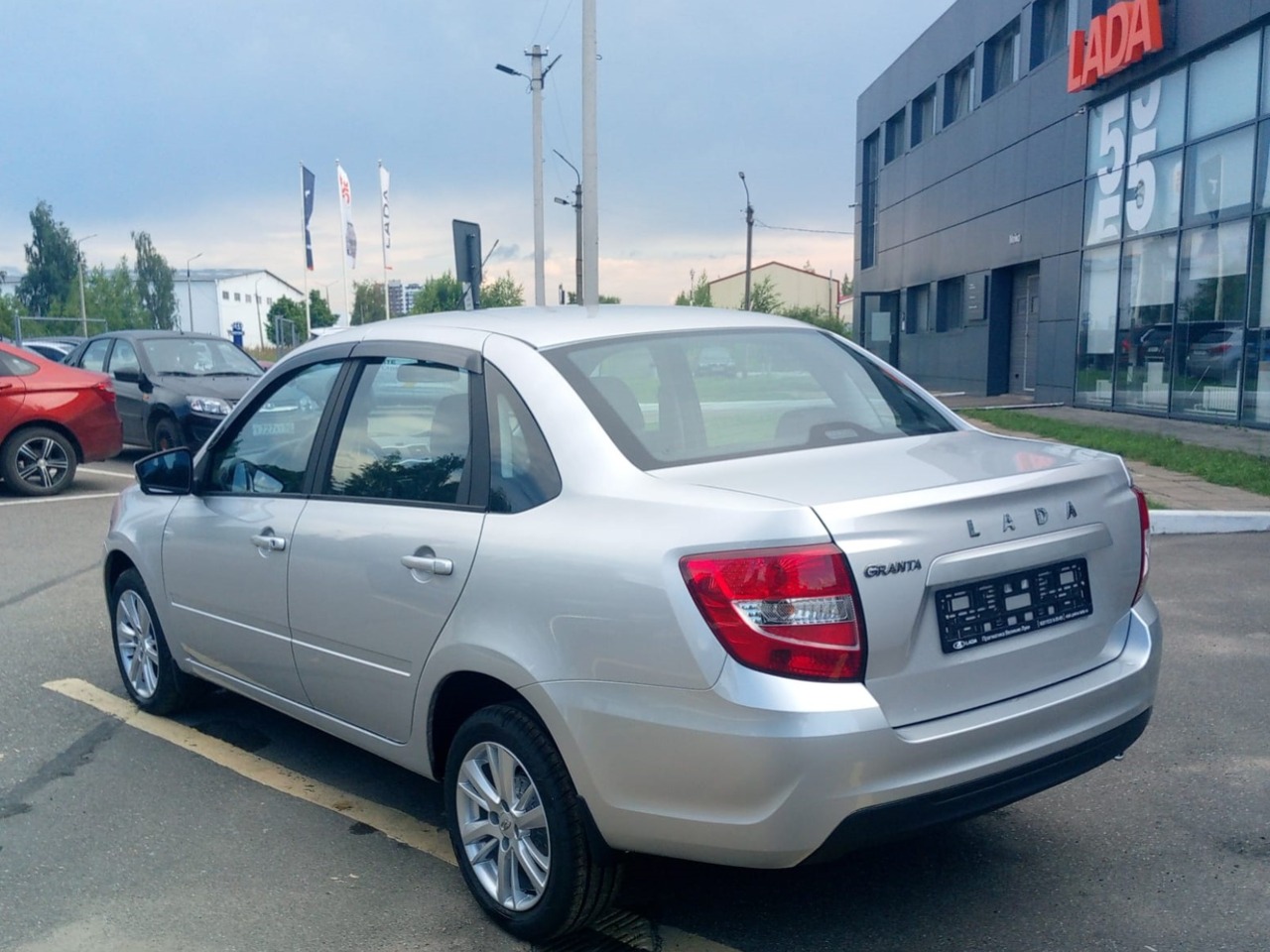 Легковой автотранспорт - LADA Granta 1.6 MT (90 л.с.)