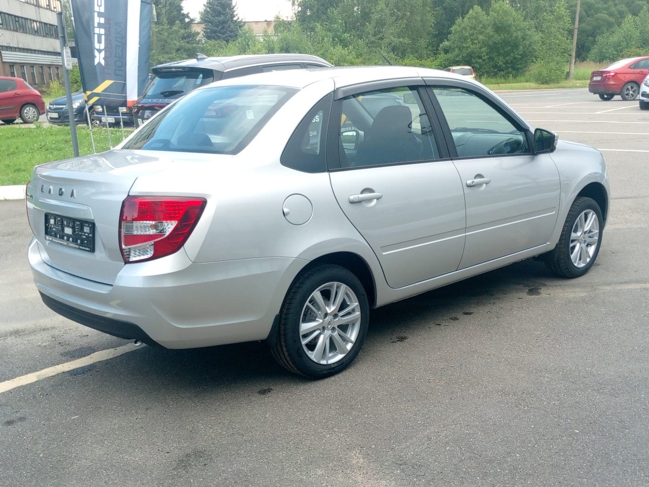 Легковой автотранспорт - LADA Granta 1.6 MT (90 л.с.)